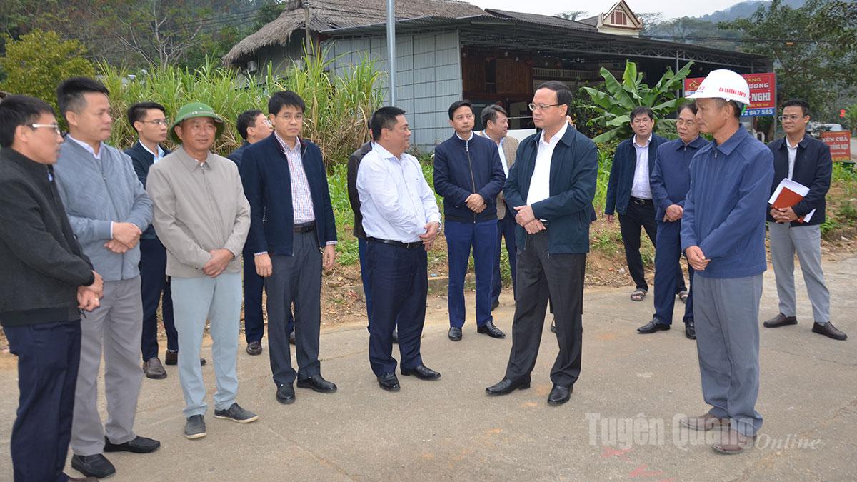 Phó Chủ tịch Thường trực UBND tỉnh Nguyễn Mạnh Tuấn kiểm tra tiến độ Dự án xây dựng đường Hồ Chí Minh và Dự án cải tạo, nâng cấp tuyến đường cách mạng Tân Trào - Trung Yên