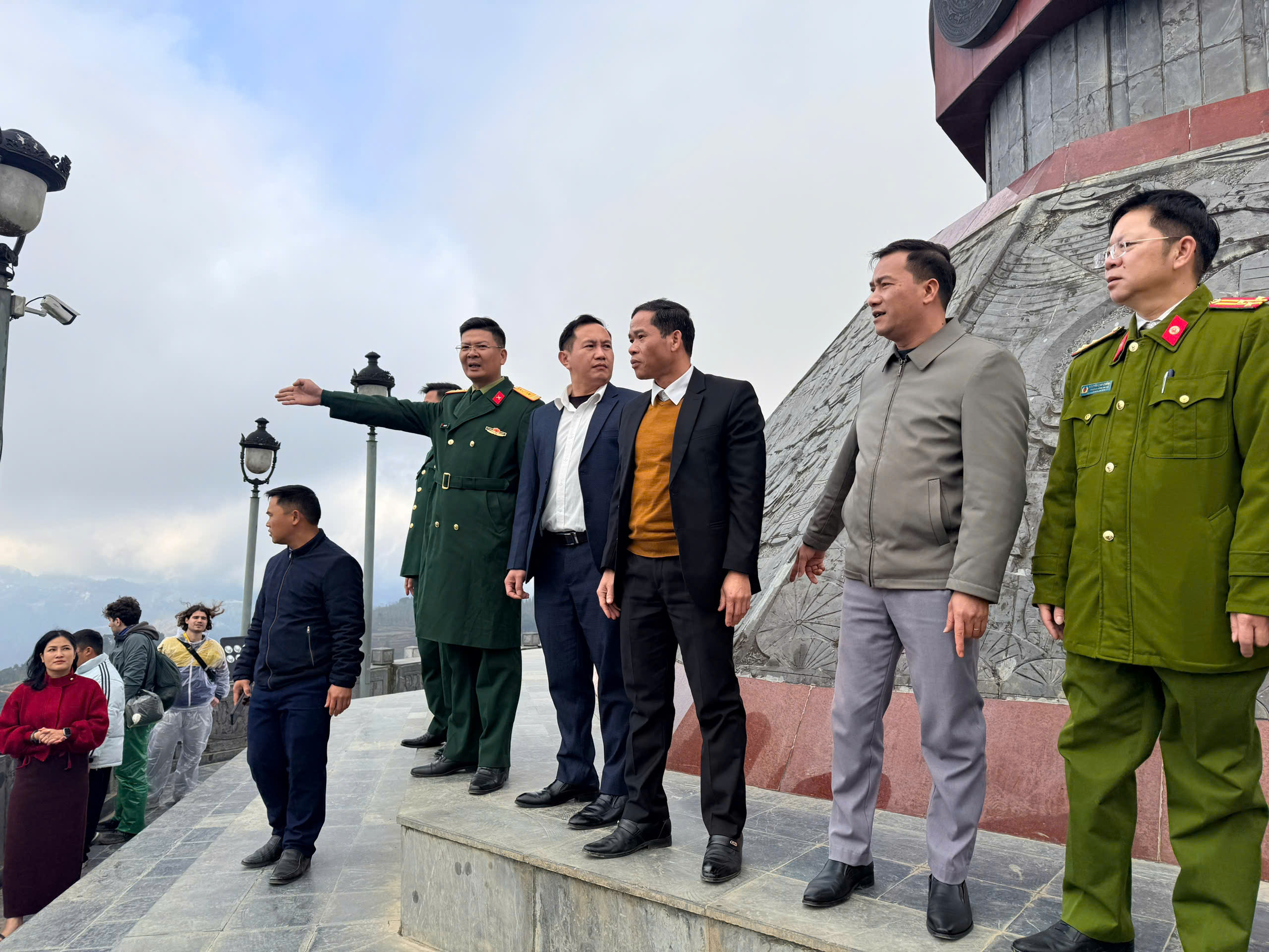 LÃNH ĐẠO XÃ LŨNG CÚ KHẢO SÁT ĐỊA ĐIỂM BẮN PHÁO HOA ĐÊM GIAO THỪA XUÂN BÍNH NGỌ 2026