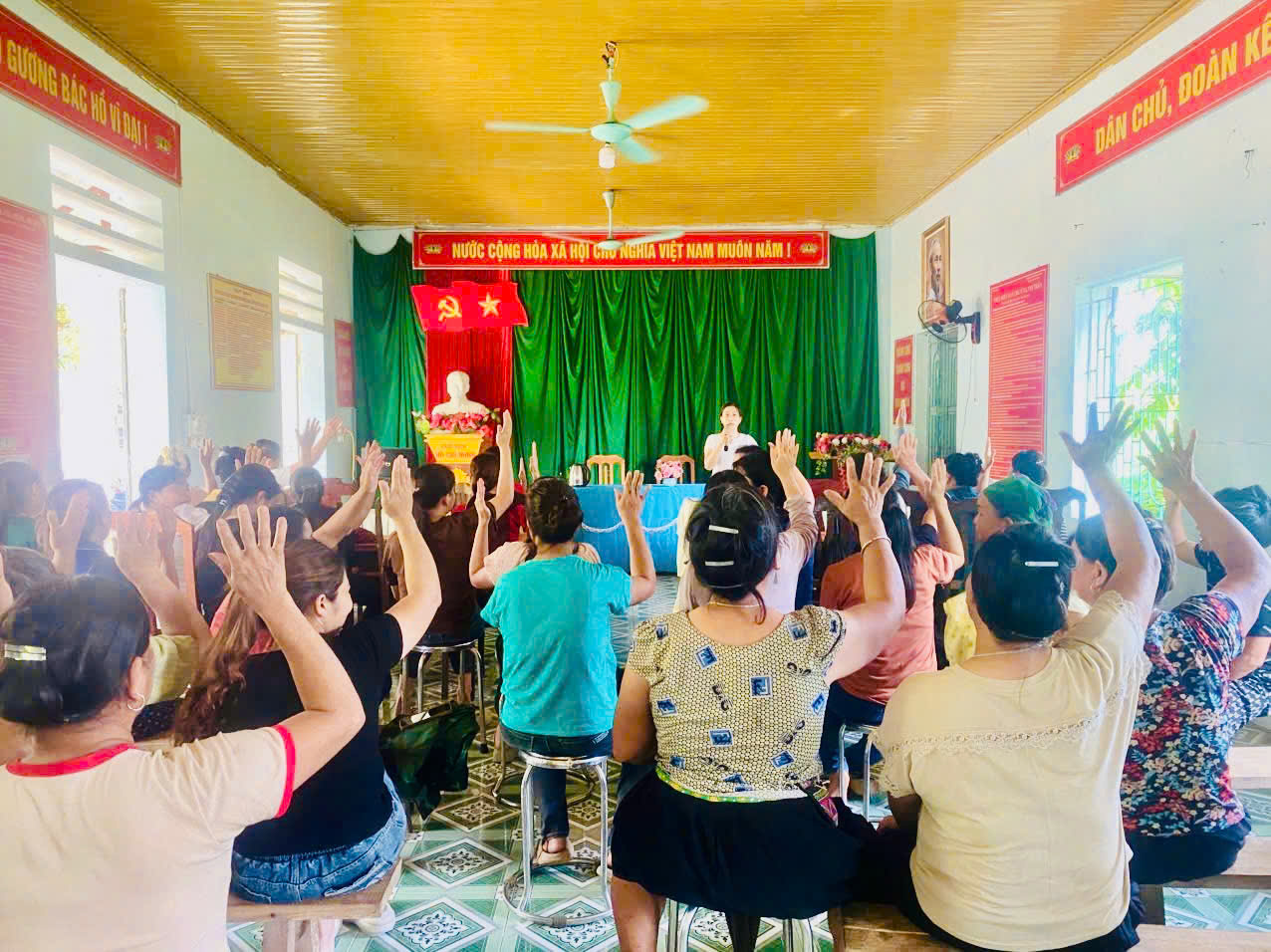 CHI HỘI PHỤ NỮ THÔN LỦ THƯỢNG TỔ CHỨC SINH HOẠT CHI HỘI SAU SÁP NHẬP THÔN