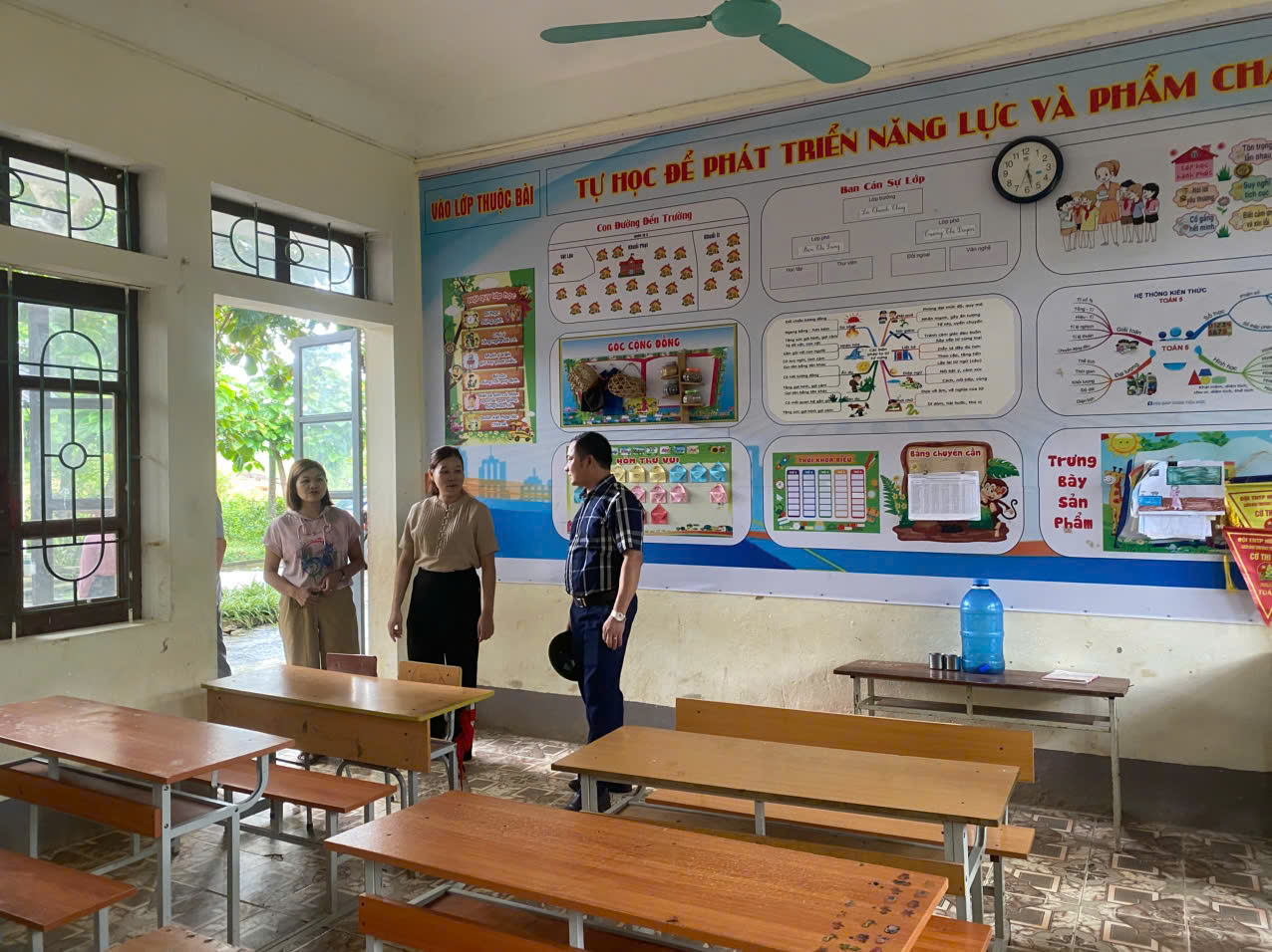 Kiểm tra cơ sở vật chất tr Kh Phạtớp 3.jpg