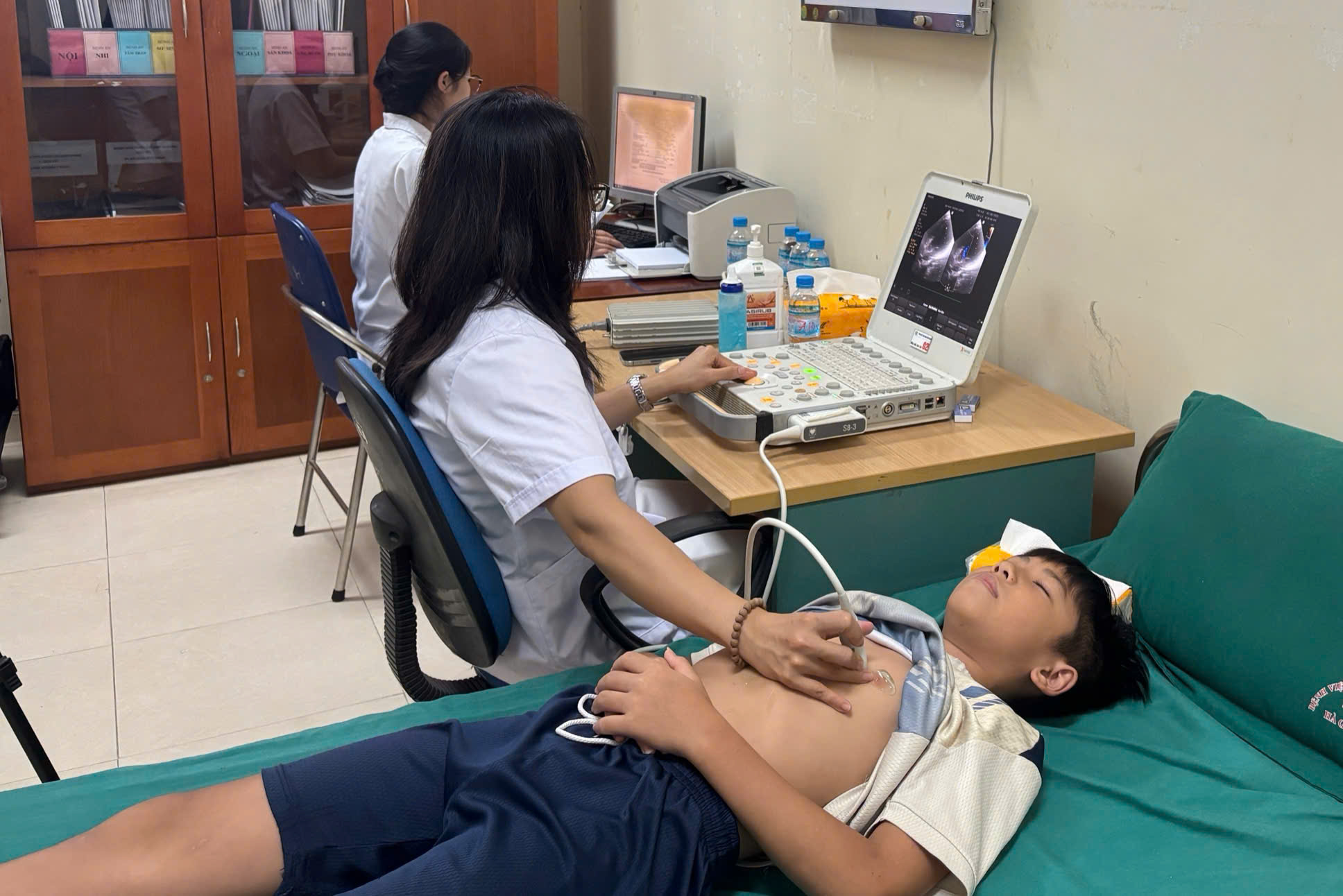 Bệnh viện Đa khoa Hà Giang phối hợp với Bệnh viện Nhi Trung ương tổ chức khám sàng lọc tim bẩm sinh cho trẻ em