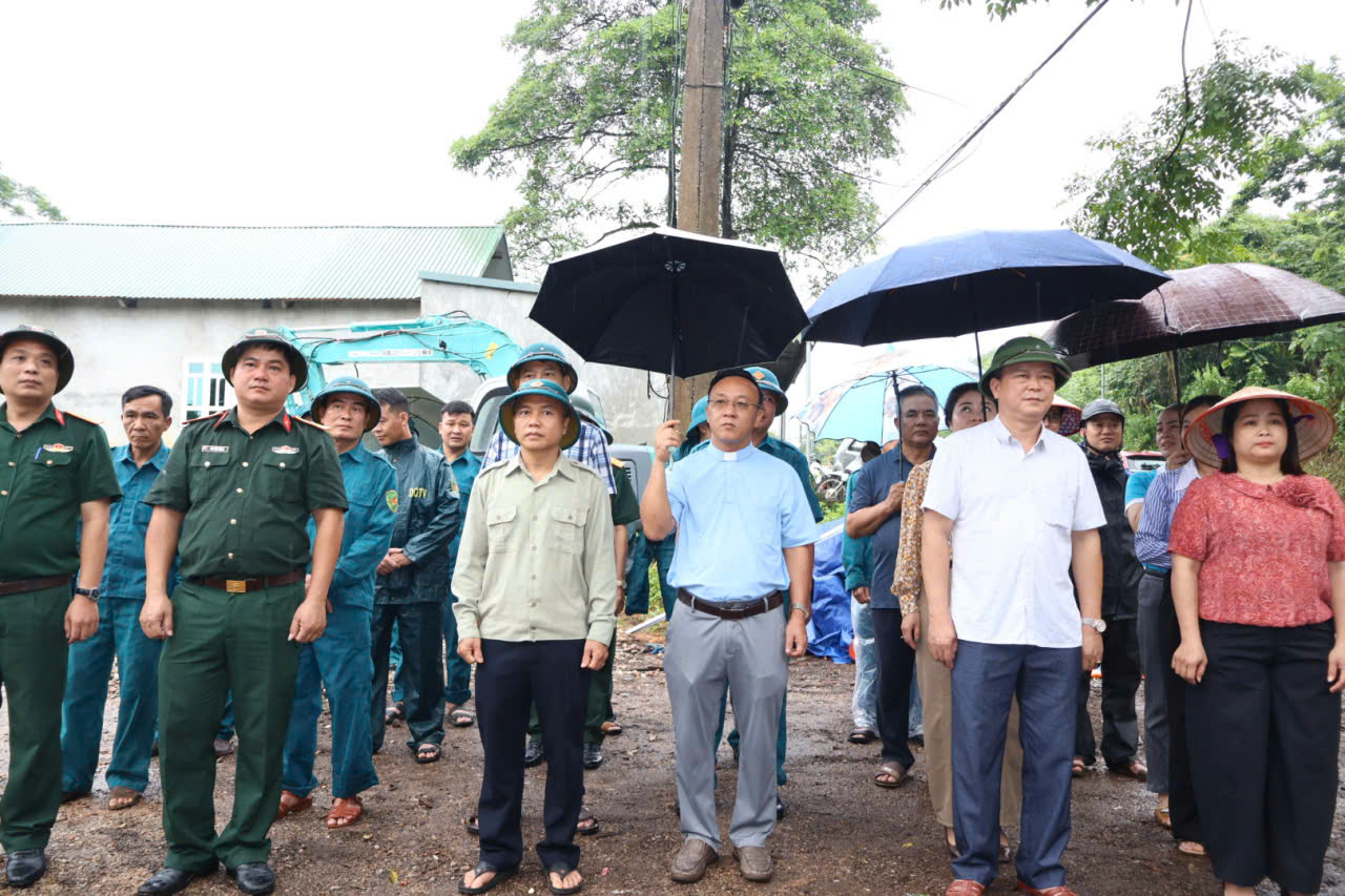 Lễ bàn giao nhà 1.jpg
