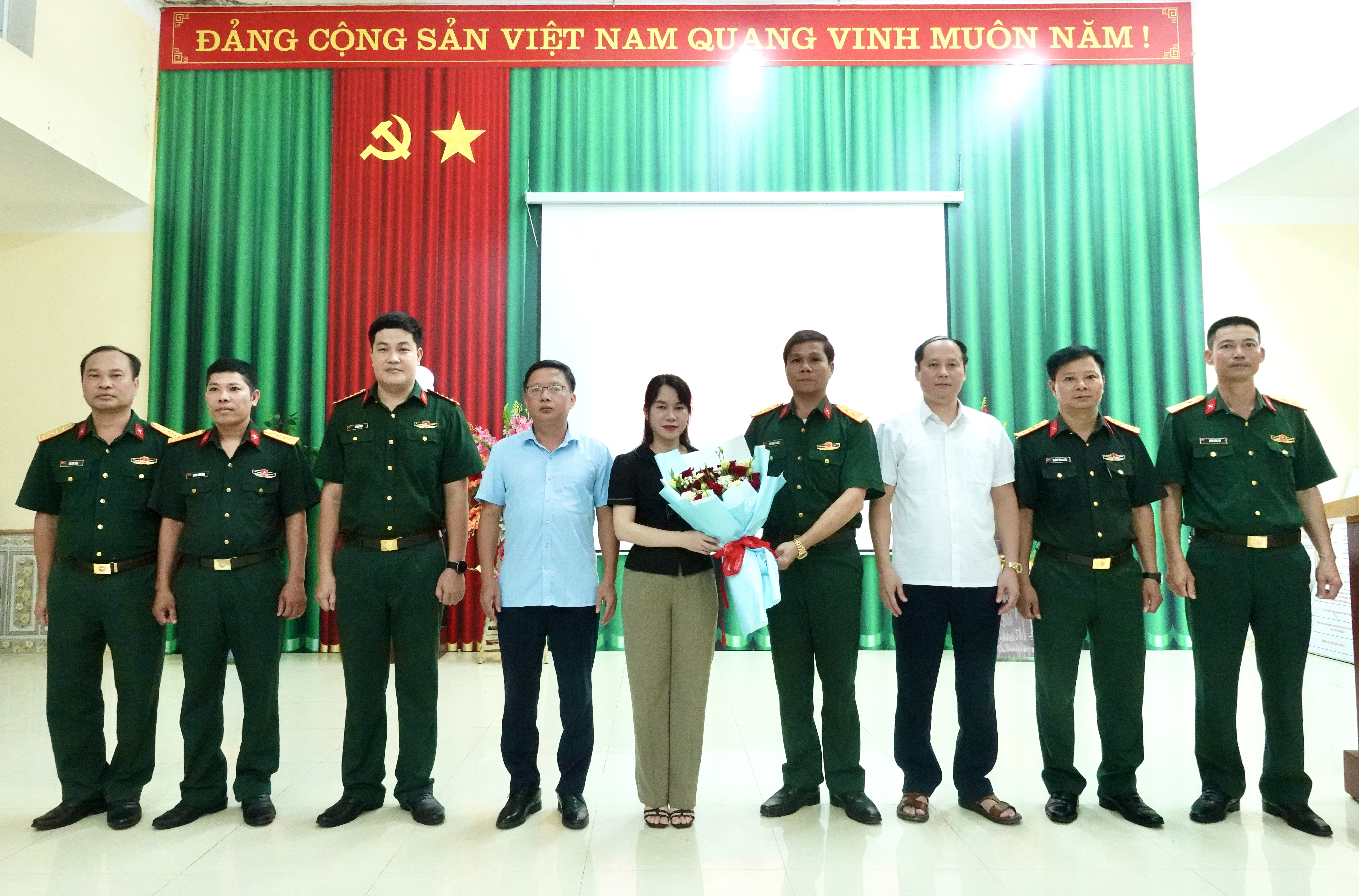 Hội nghị công bố quyết định miễn nhiệm Chính trị viên và bàn giao nhiệm vụ công tác Đảng - công tác chính trị Ban Chỉ huy Quân sự phường