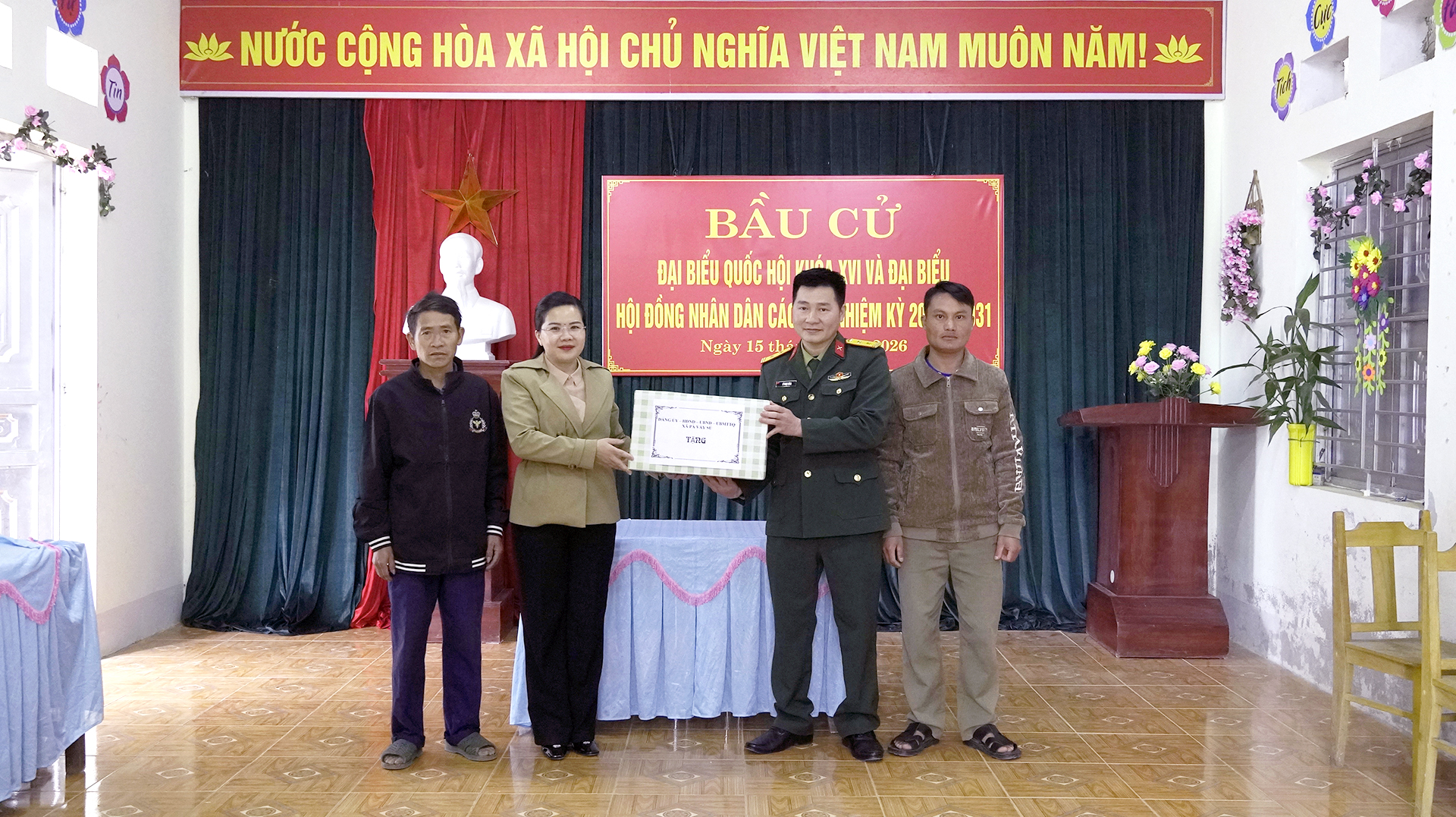 th&egrave;n v&aacute;n (1).JPG