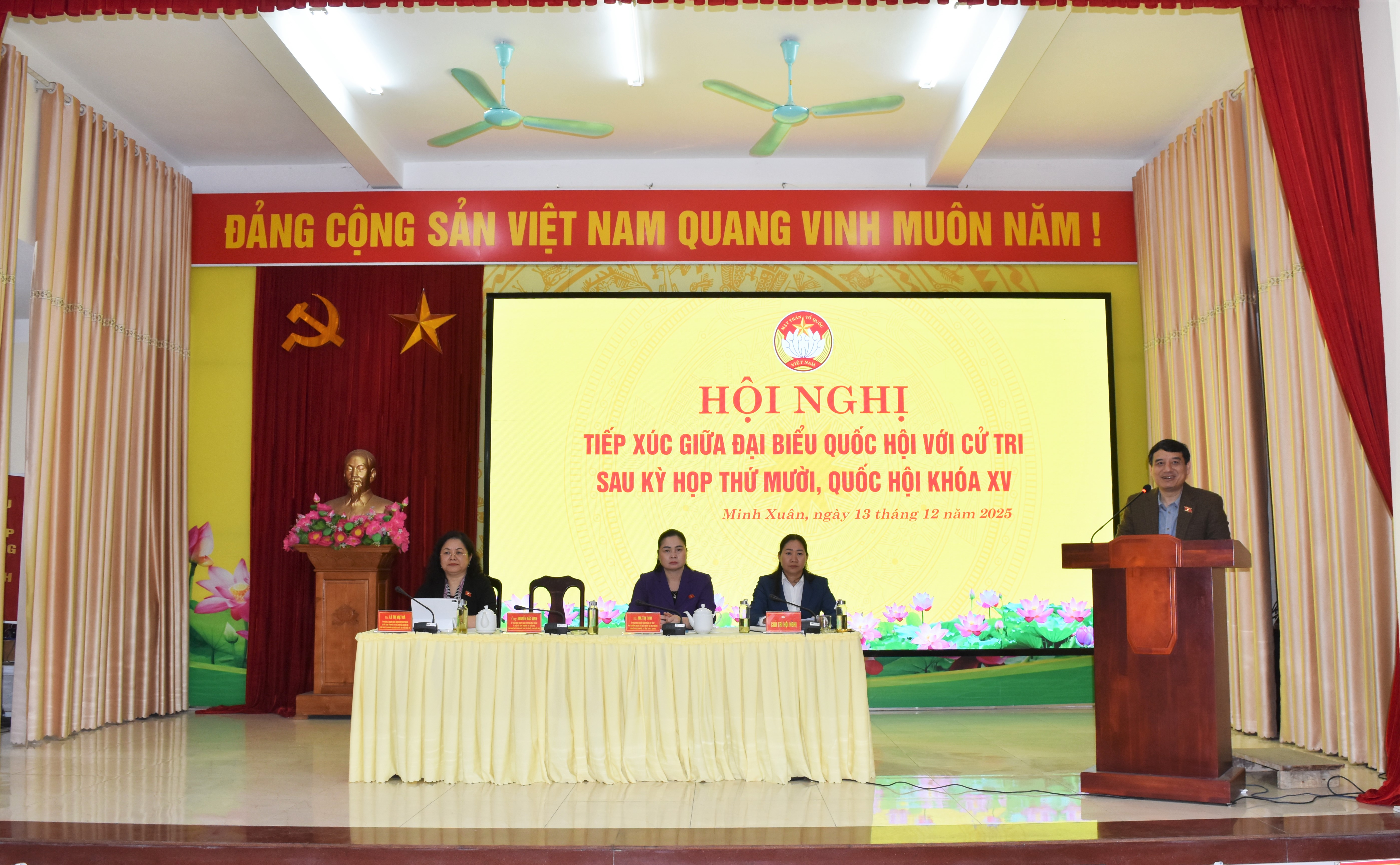 Đại biểu Quốc hội tiếp xúc cử tri phường Minh Xuân sau kỳ họp thứ mười, Quốc hội khóa XV