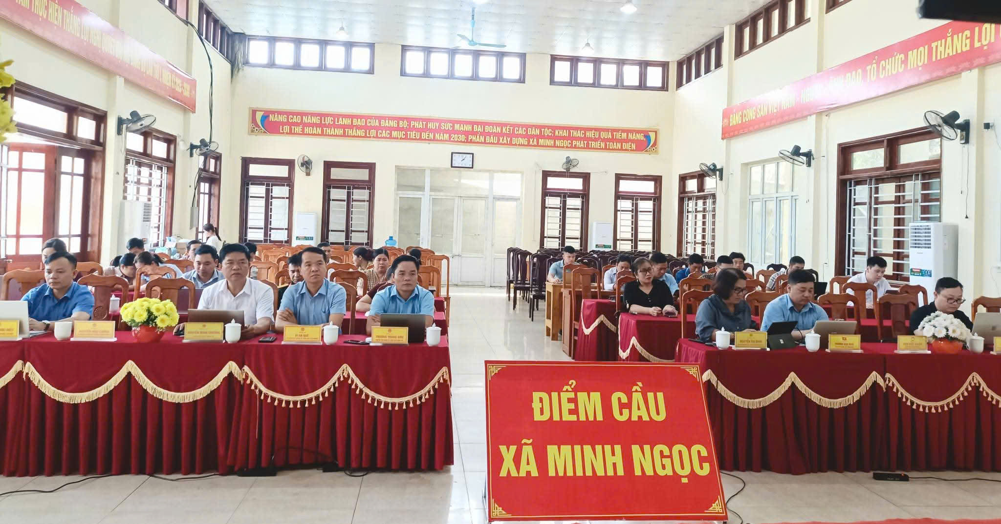 c&aacute;c đại biểu dự hội nghị trực tuyến to&agrave;n quốc.jpg