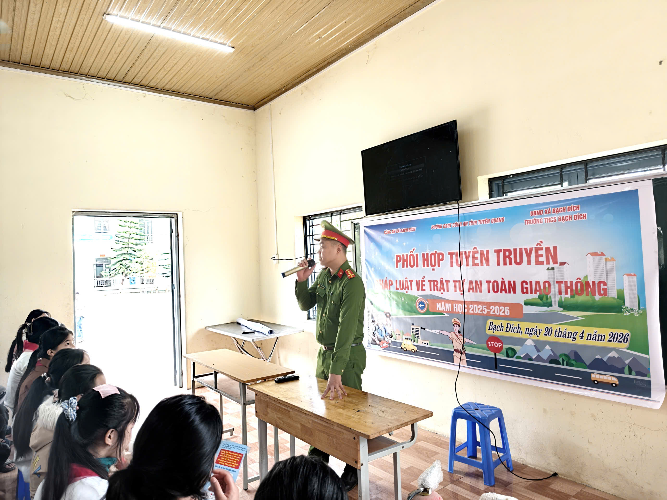 TRANG BỊ "GIÁP" KỸ NĂNG – VÌ MÔI TRƯỜNG HỌC ĐƯỜNG AN TOÀN TẠI XÃ BẠCH ĐÍCH