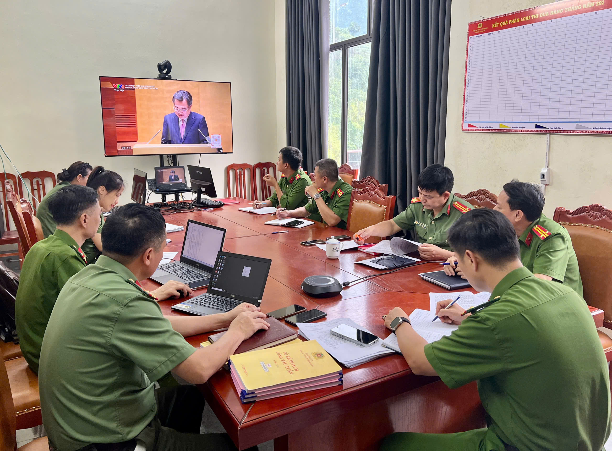 CÔNG AN XÃ CAO BỒ TỔ CHỨC HỌC TẬP NGHỊ QUYẾT TRUNG ƯƠNG 3 KHÓA XIV