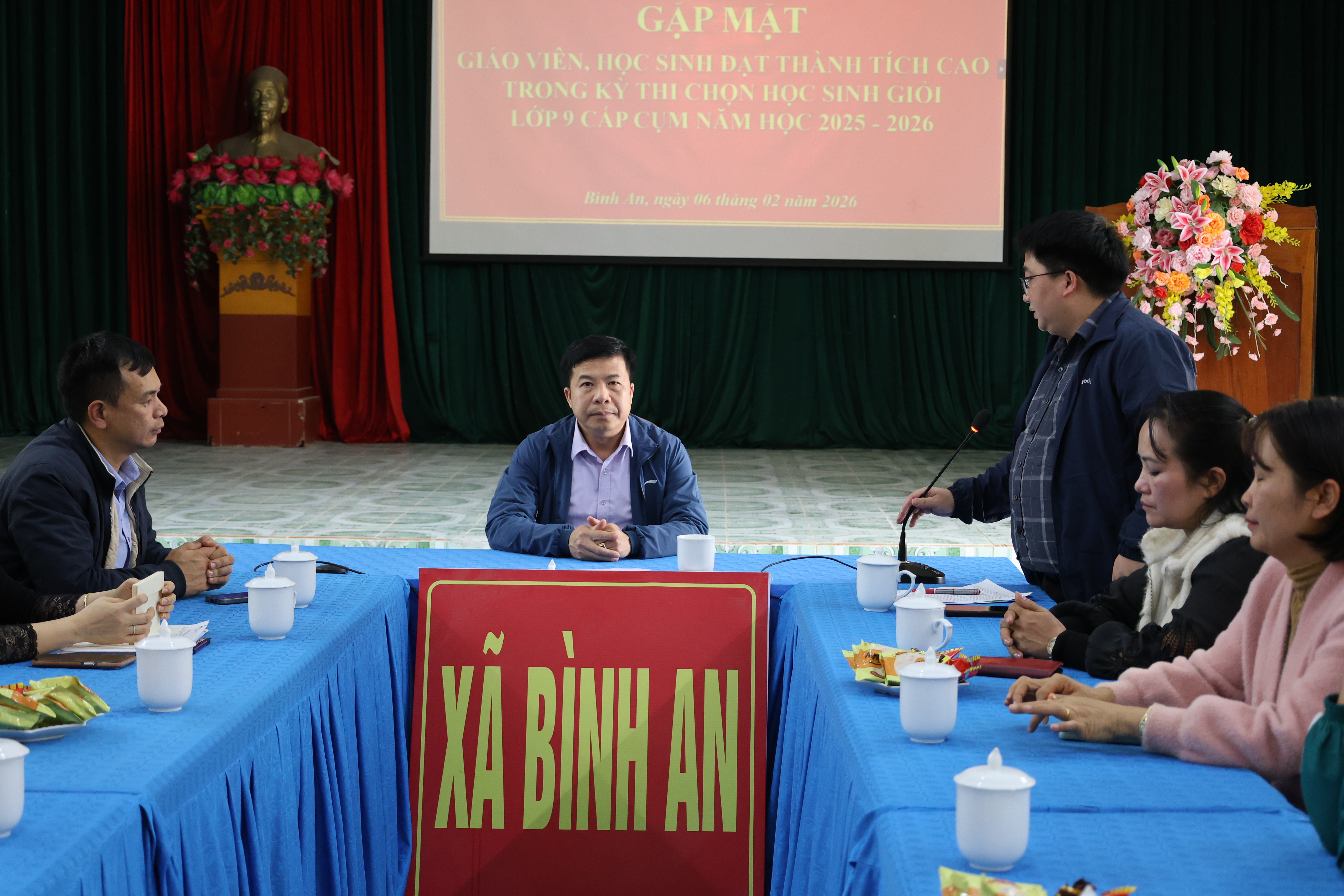 Chiều ngày 06/02/2026, Ủy ban nhân dân xã Bình An tổ chức buổi gặp mặt, biểu dương và động viên các thầy, cô giáo cùng các em học sinh đạt thành tích xuất sắc trong kỳ thi chọn học sinh giỏi lớp 9 cấp tỉnh, vòng sơ loại cấp cụm, năm học 2025 - 2026.