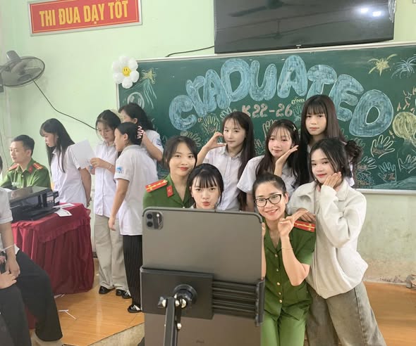 KỶ YẾU CHO EM – KÝ ỨC MÙA HÈ NƠI BIÊN GIỚI