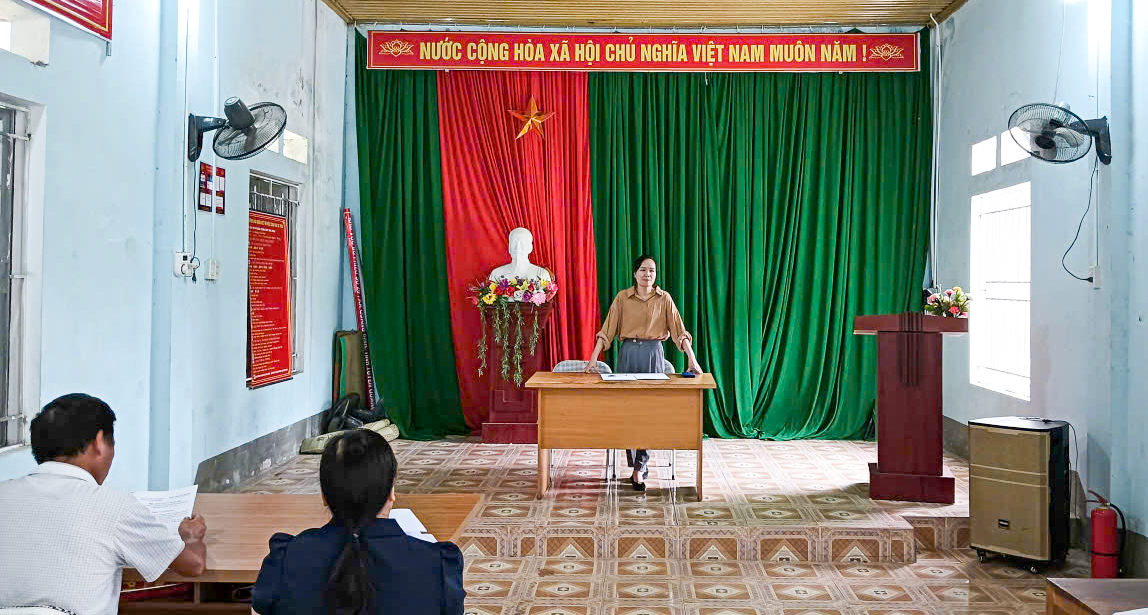 LÃNH ĐẠO ĐẢNG ỦY XÃ QUANG BÌNH LÀM VIỆC VỚI CÁC THÔN TRÊN ĐỊA BÀN TÂN NAM (CŨ) NẮM BẮT TÌNH HÌNH TƯ TƯỞNG, DƯ LUẬN VỀ PHƯƠNG ÁN SẮP XẾP, TỔ CHỨC LẠI CÁC THÔN