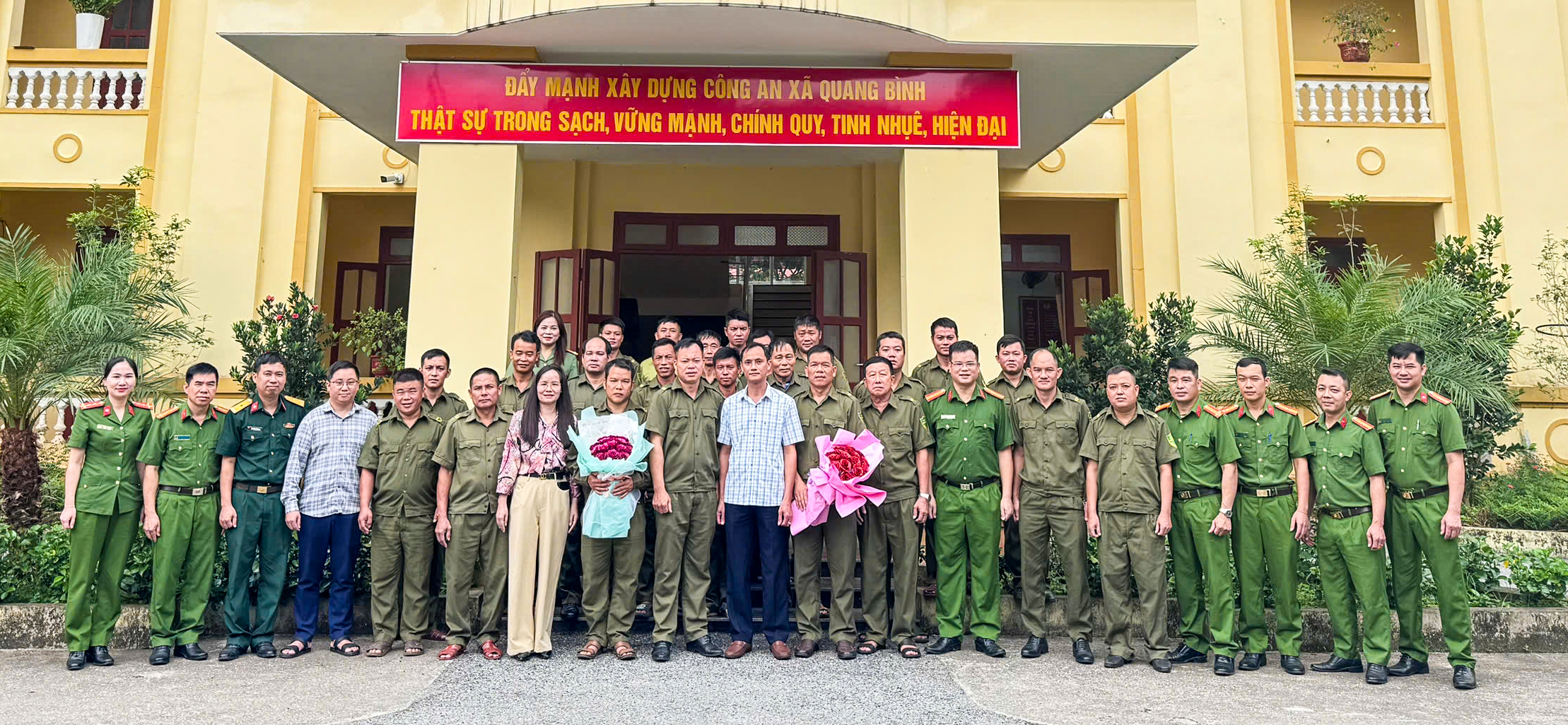 Quang Bình tổ chức Hội nghị công bố Quyết định thành lập Tổ bảo vệ an ninh, trật tự ở cơ sở và các chức danh tham gia hoạt động tại các thôn trên địa bàn xã.