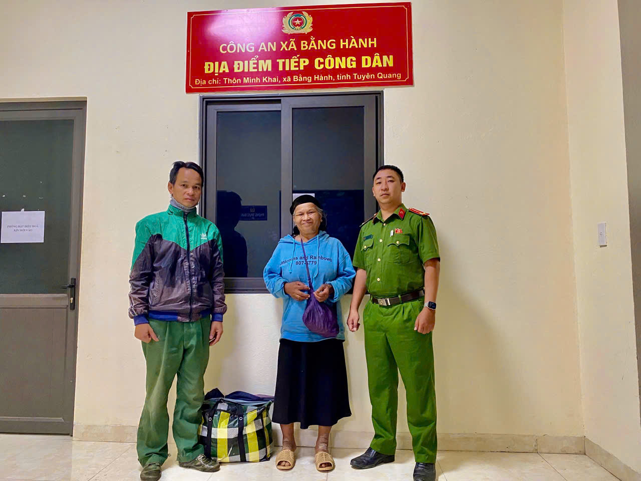 CÔNG AN XÃ BẰNG HÀNH KỊP THỜI GIÚP ĐỠ CỤ BÀ ĐI LẠC TRỞ VỀ VỚI GIA ĐÌNH