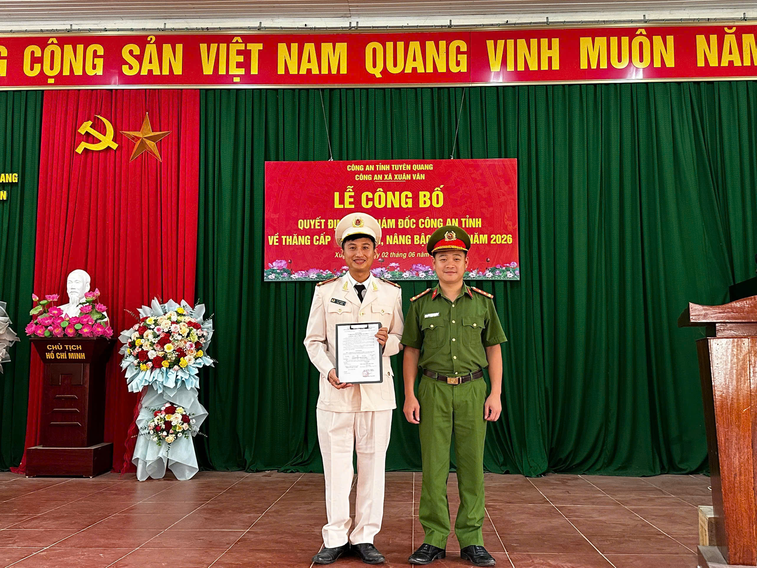 CÔNG AN XÃ XUÂN VÂN TỔ CHỨC LỄ CÔNG BỐ QUYẾT ĐỊNH THĂNG CẤP BẬC HÀM, NÂNG LƯƠNG CHO CÁN BỘ, CHIẾN SĨ