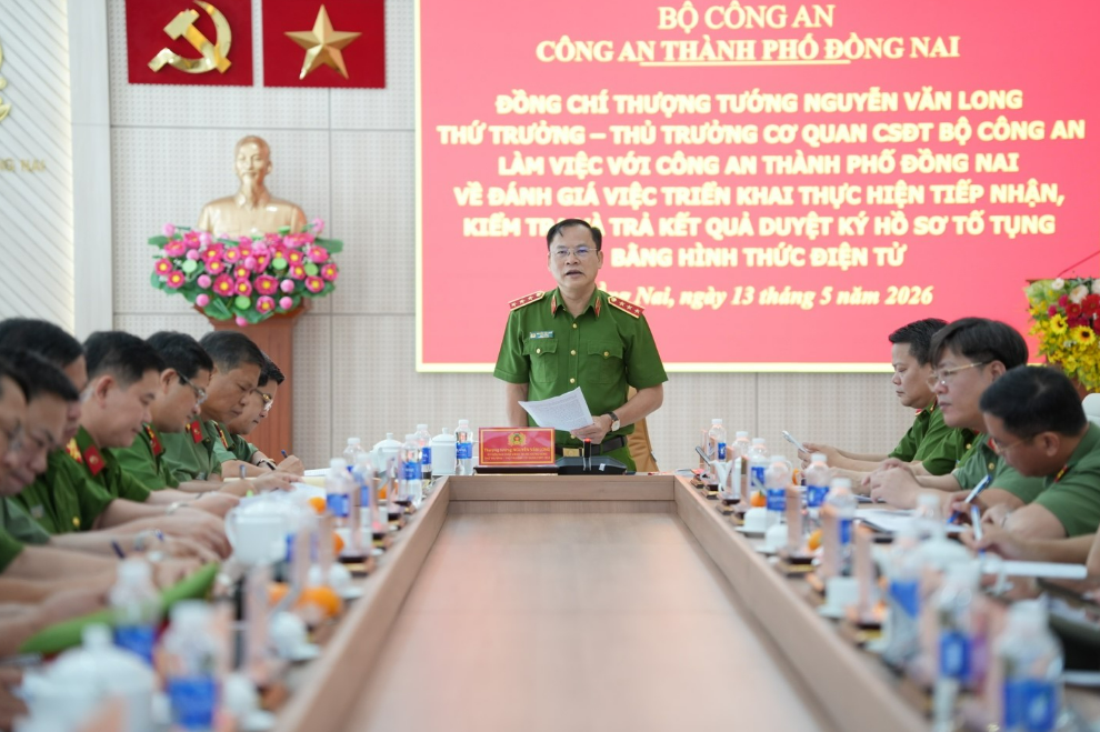 THỨ TRƯỞNG NGUYỄN VĂN LONG LÀM VIỆC VỚI CÔNG AN THÀNH PHỐ ĐỒNG NAI VỀ THỰC HIỆN QUY TRÌNH HỒ SƠ TỐ TỤNG BẰNG HÌNH THỨC ĐIỆN TỬ
