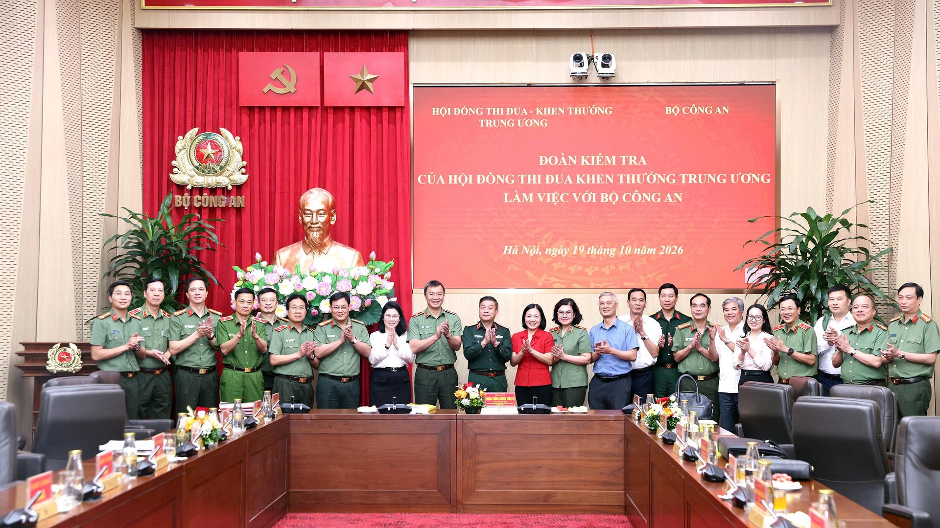 LỰC LƯỢNG CÔNG AN NHÂN DÂN ĐẠT NHIỀU KẾT QUẢ NỔI BẬT TRONG CÔNG TÁC THI ĐUA, KHEN THƯỞNG