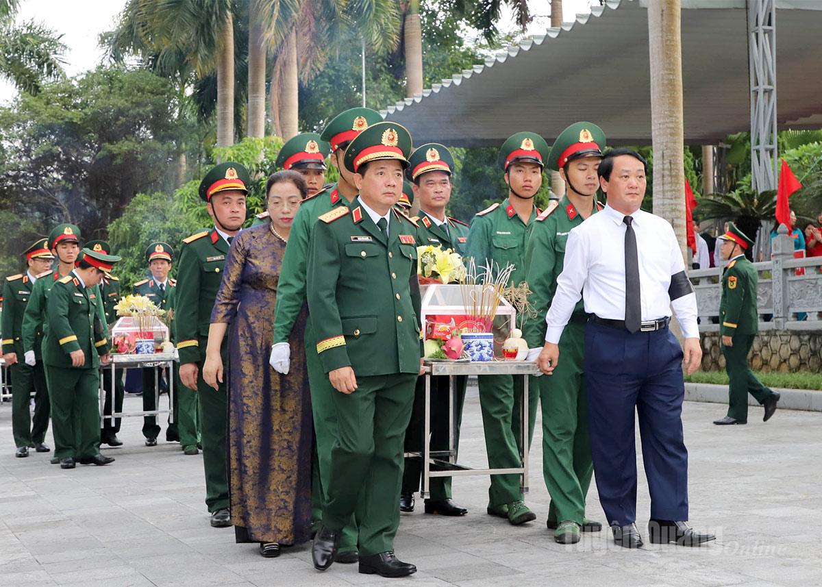 Đại tướng Trịnh Văn Quyết dự Lễ truy điệu và an táng các Anh hùng Liệt sĩ tại Nghĩa trang Liệt sĩ Quốc gia Vị Xuyên
