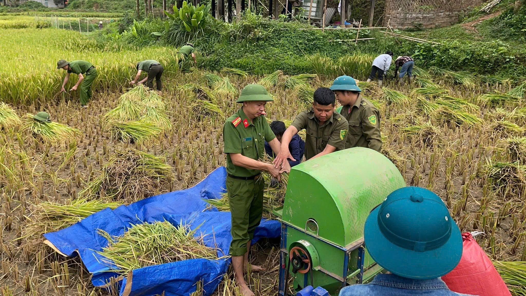 Công an xã Giáp Trung tích cực thi đua thực hiện “Dân vận khéo” góp phần nâng cao đời sống nhân dân