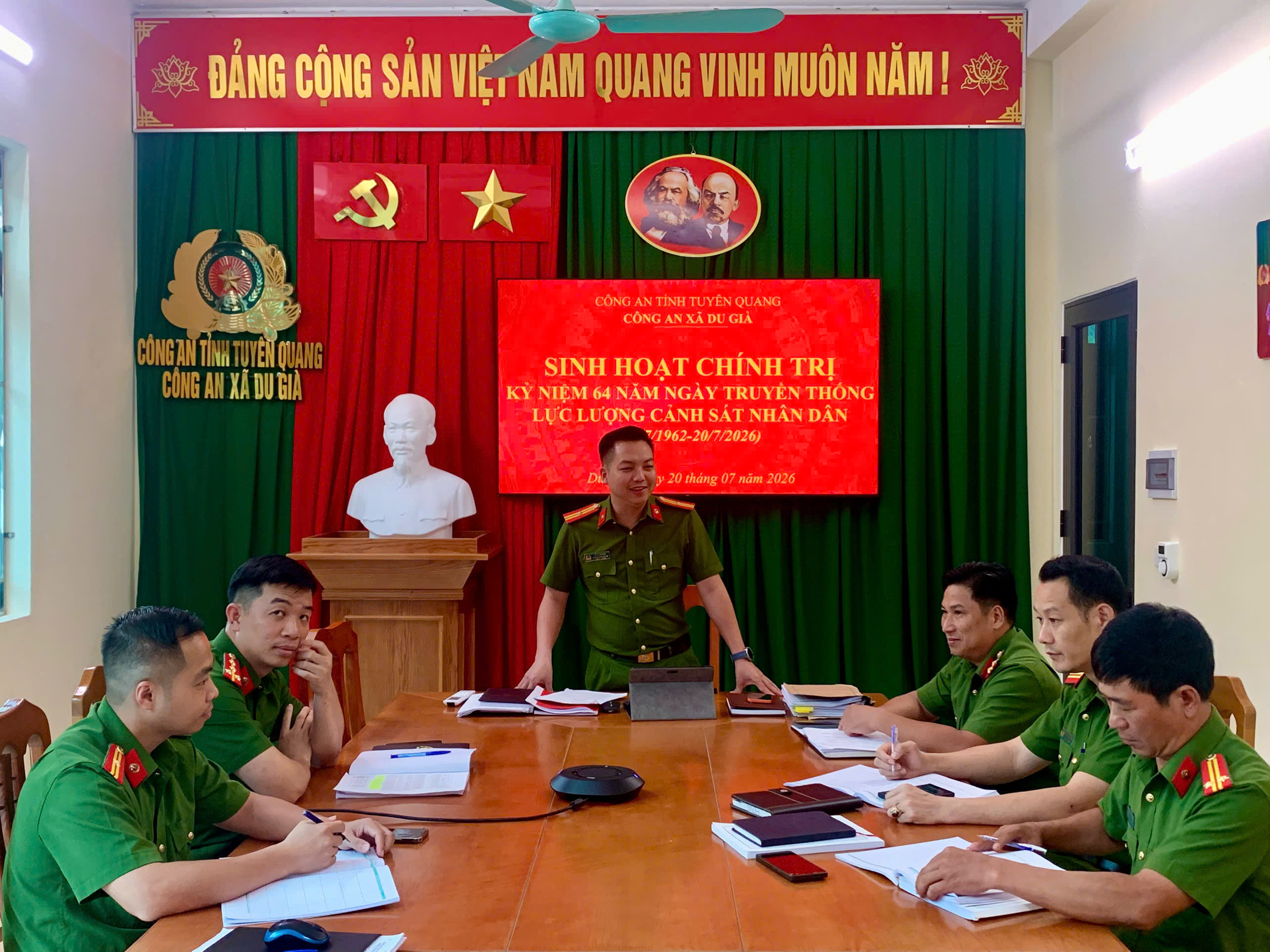 CÔNG AN XÃ DU GIÀ TỔ CHỨC SINH HOẠT CHÍNH TRỊ KỶ NIỆM 64 NĂM NGÀY TRUYỀN THỐNG LỰC LƯỢNG CẢNH SÁT NHÂN DÂN (20/7/1962 - 20/7/2026) 