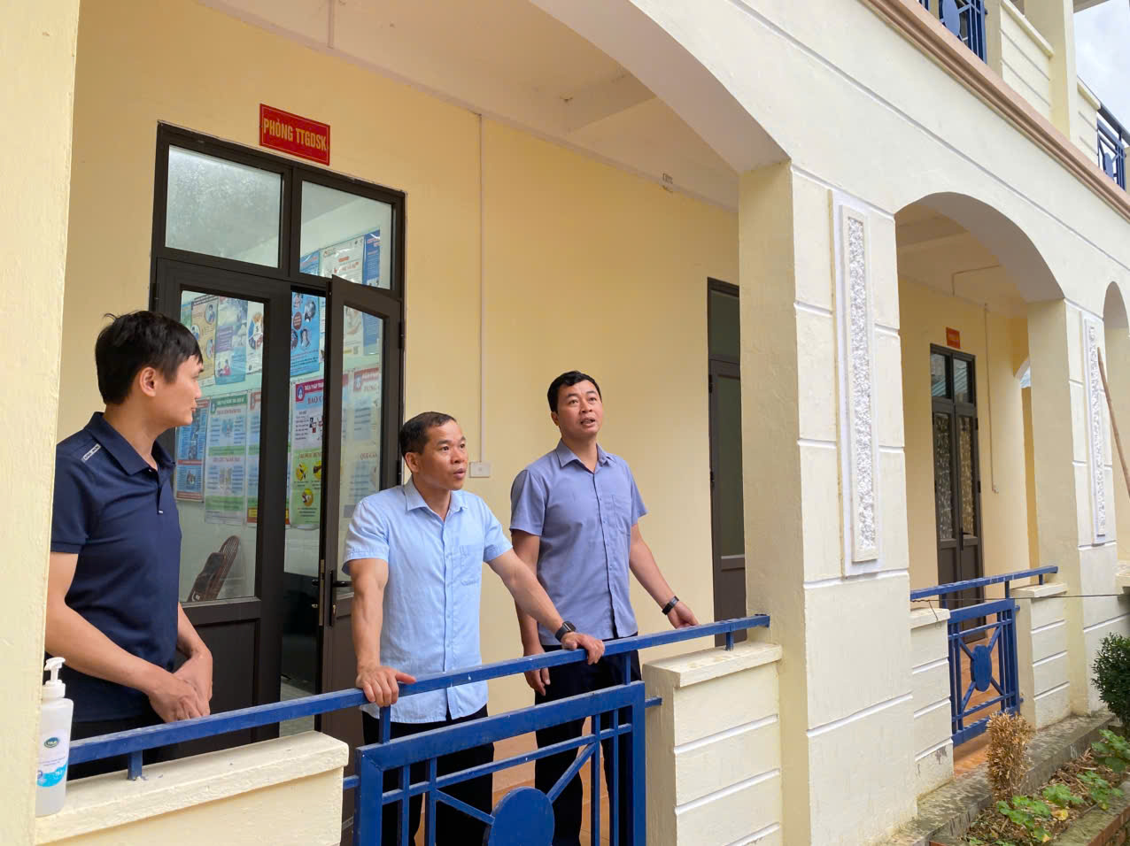 LÃNH ĐẠO XÃ LŨNG CÚ KIỂM TRA TIẾN ĐỘ THI CÔNG CÁC CÔNG TRÌNH TRỌNG ĐIỂM TRÊN ĐỊA BÀN