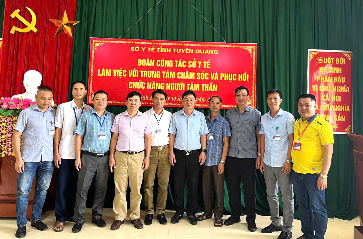 Lãnh đạo Sở Y tế làm việc tại Trung tâm Chăm sóc và phục hồi chức năng người tâm tâm thần 