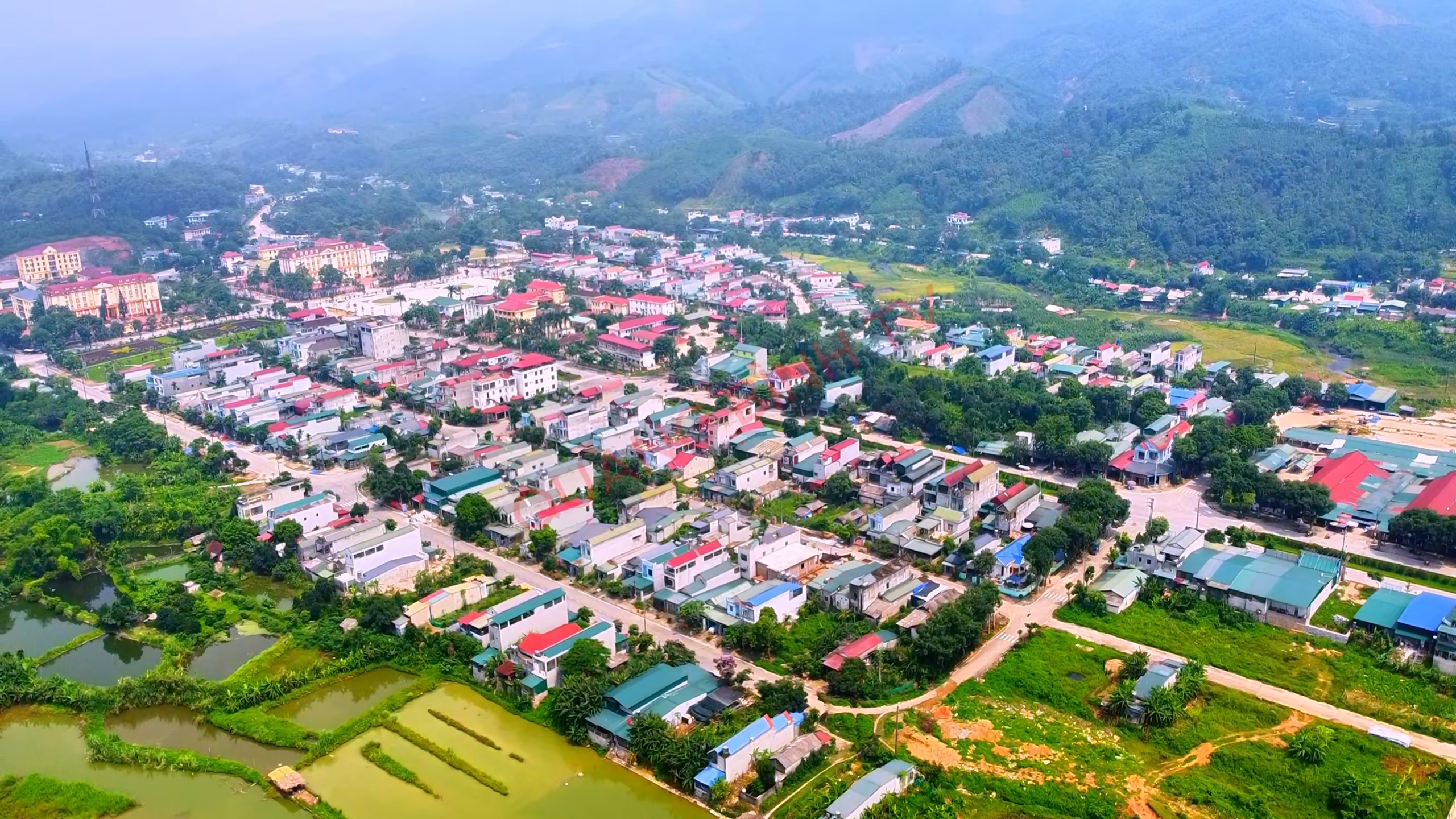 TỪ ĐỊA PHƯƠNG MIỀN NÚI HƯỚNG VỀ BIỂN, ĐẢO QUÊ HƯƠNG