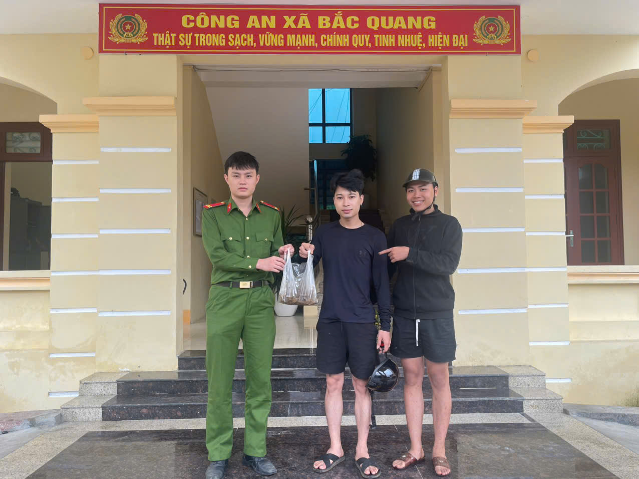 BIỂU DƯƠNG TINH THẦN CẢNH GIÁC CỦA CÔNG DÂN TẠI XÃ BẮC QUANG