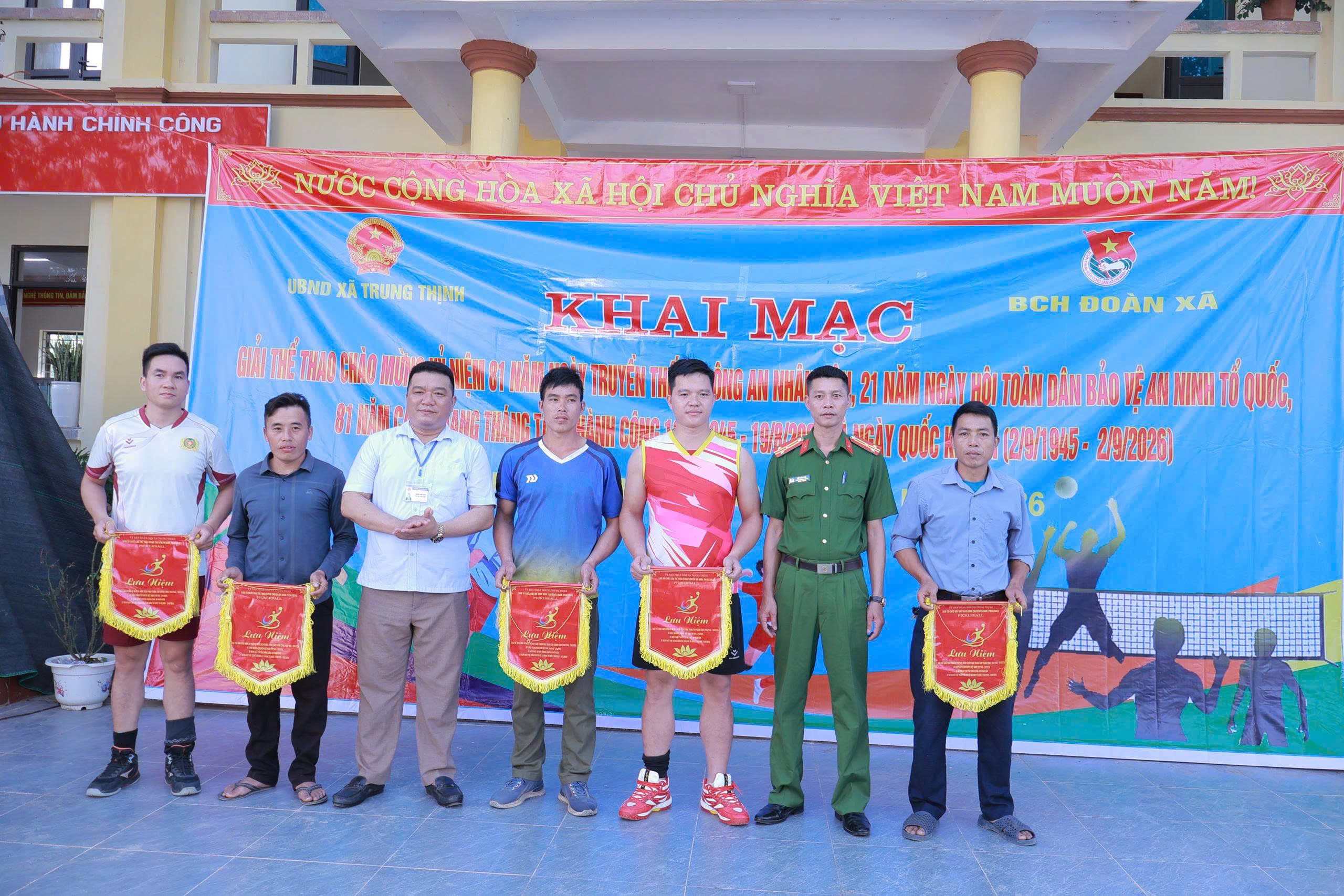 ĐOÀN THANH NIÊN CÔNG AN XÃ TRUNG THỊNH THAM MƯU, TỔ CHỨC VÀ THAM GIA GIẢI THỂ THAO CHÀO MỪNG CÁC NGÀY LỄ LỚN