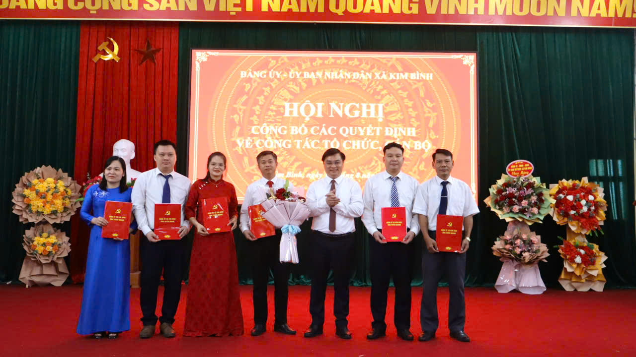 XÃ KIM BÌNH CÔNG BỐ CÁC NGHỊ QUYẾT, QUYẾT ĐỊNH VỀ SẮP XẾP CÁC CƠ SỞ GIÁO DỤC VÀ CÔNG TÁC TỔ CHỨC, CÁN BỘ.