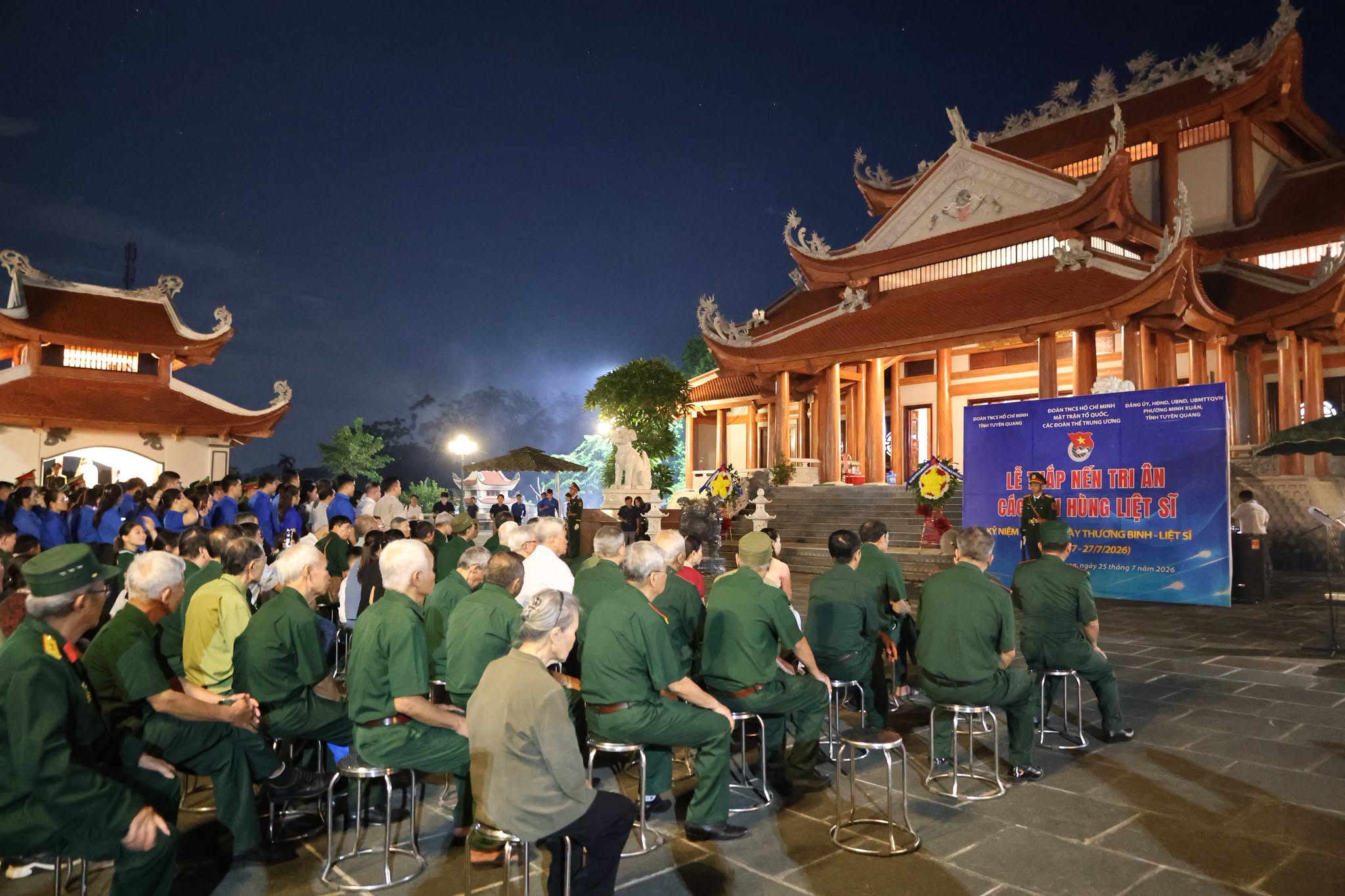 LỄ THẮP NẾN TRI ÂN CÁC ANH HÙNG LIỆT SĨ – LAN TỎA ĐẠO LÝ “UỐNG NƯỚC NHỚ NGUỒN”