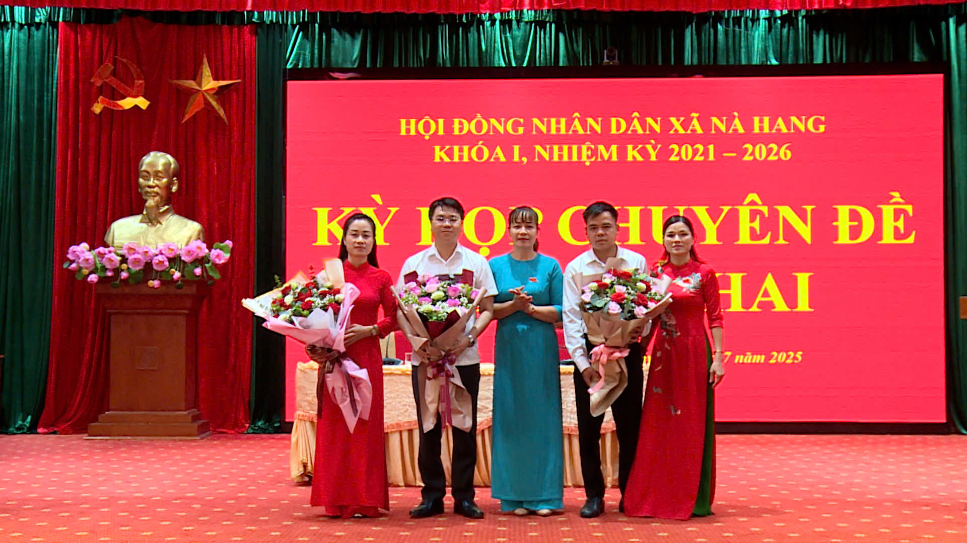 Kỳ họp chuyên đề lần thứ hai, HĐND xã Nà Hang khóa I,  nhiệm kỳ 2021 – 2026