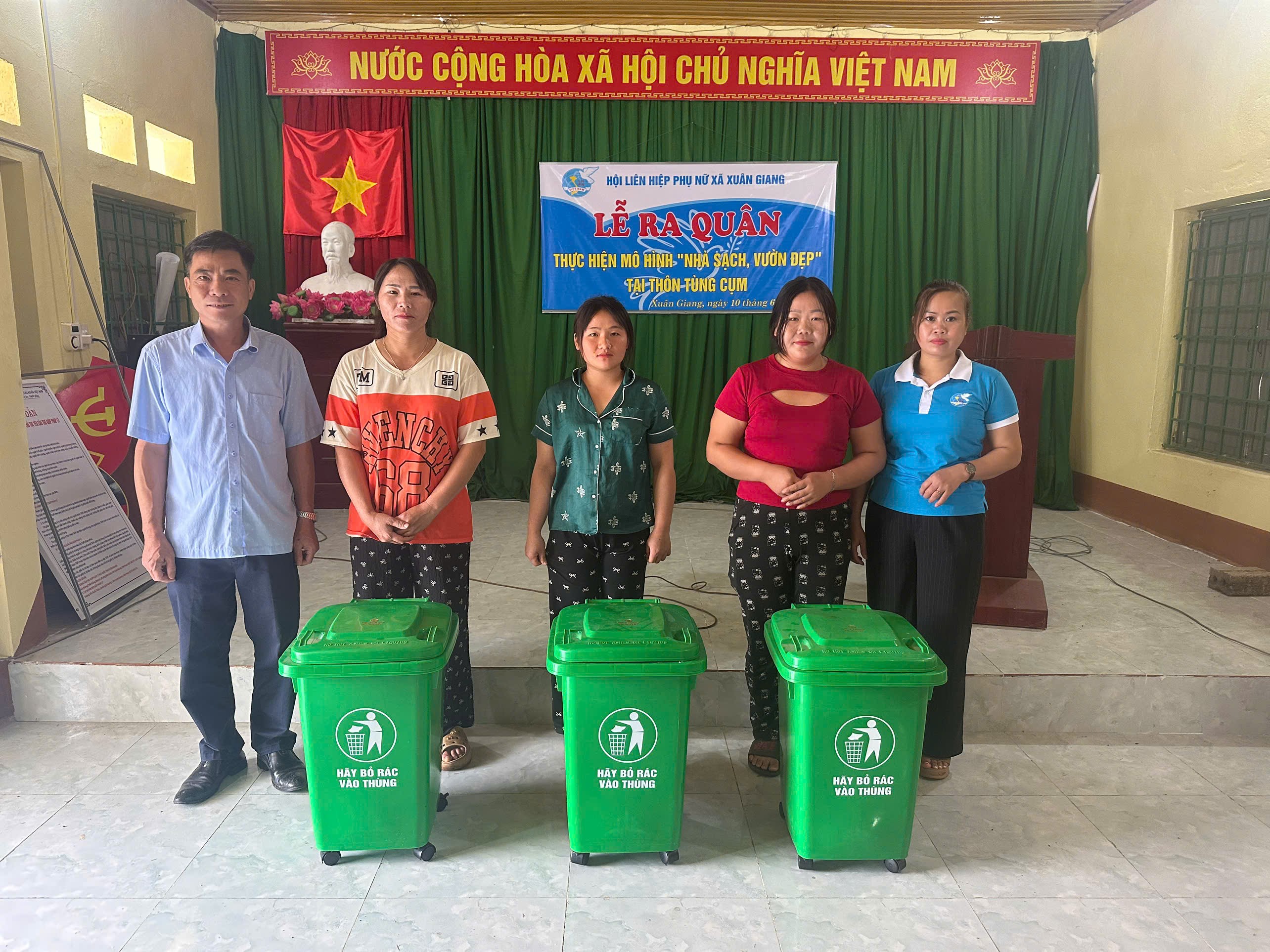 Lễ ra quân thực hiện mô hình “Nhà sạch - Vườn đẹp” tại thôn Tùng Cụm