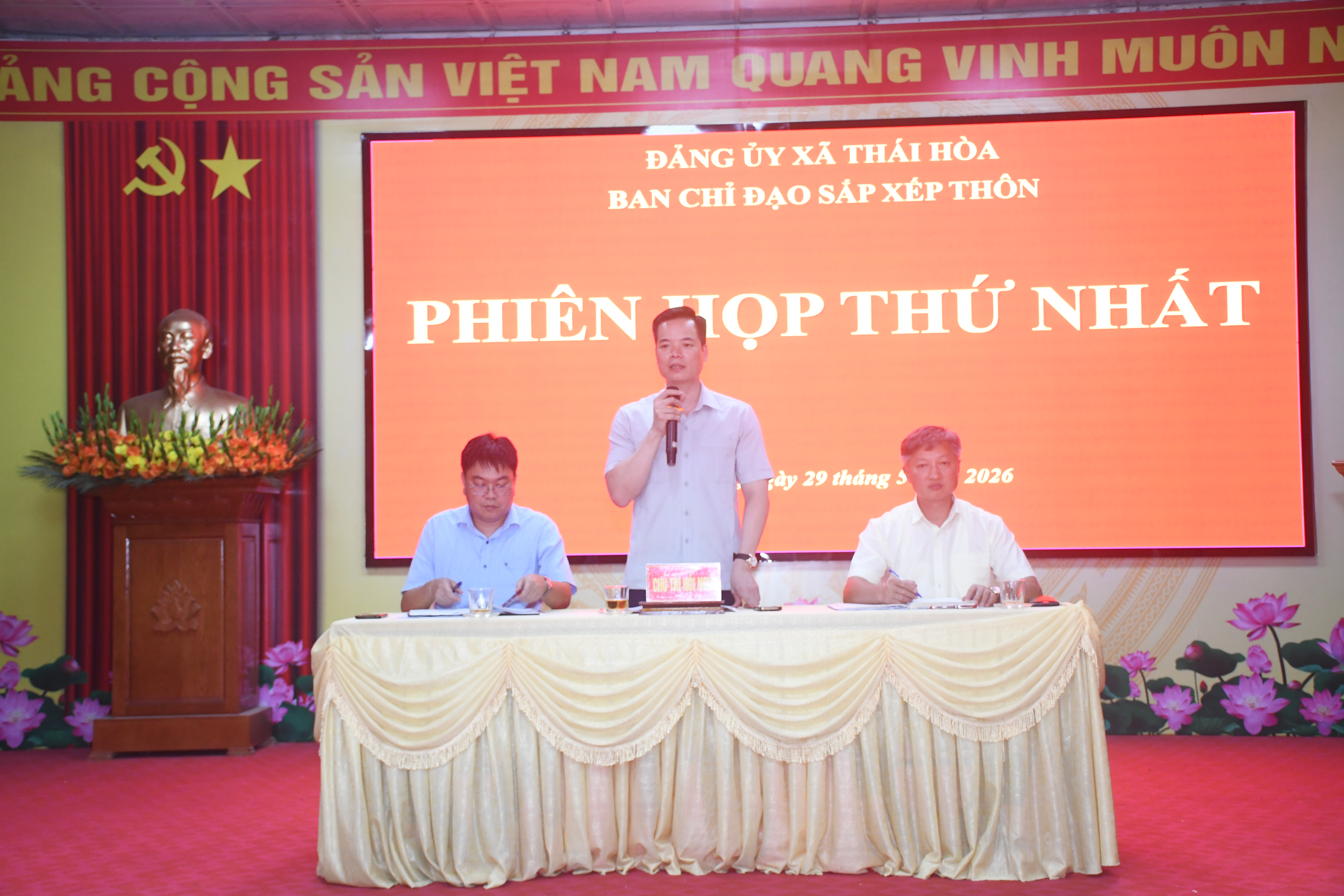 THÁI HÒA - HỌP BAN CHỈ ĐẠO SẮP XẾP THÔN