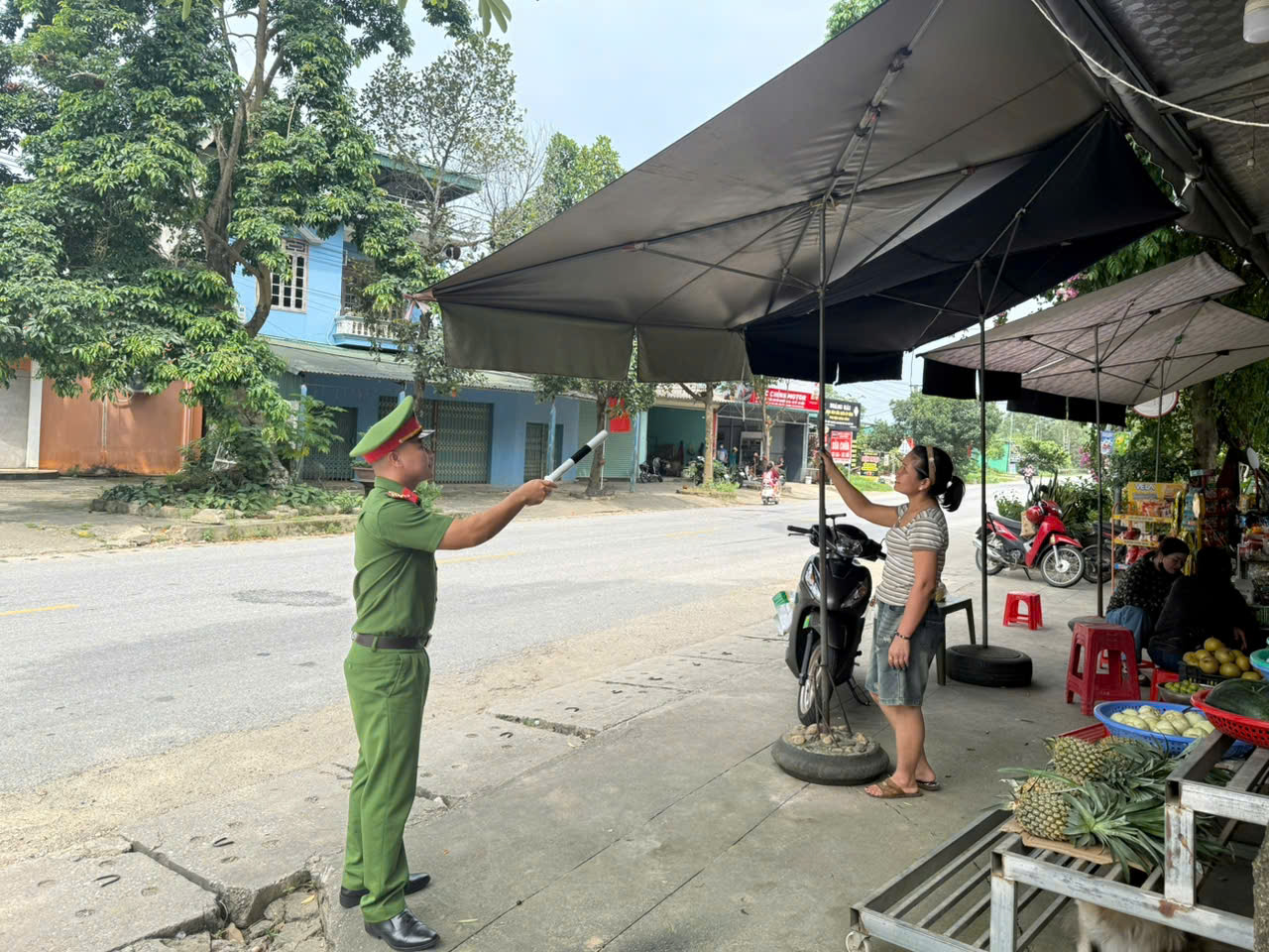 CHUNG TAY XÂY DỰNG VĂN HÓA GIAO THÔNG - CƯƠNG QUYẾT KHÔNG LẤN CHIẾM LÒNG ĐƯỜNG, VỈA HÈ
