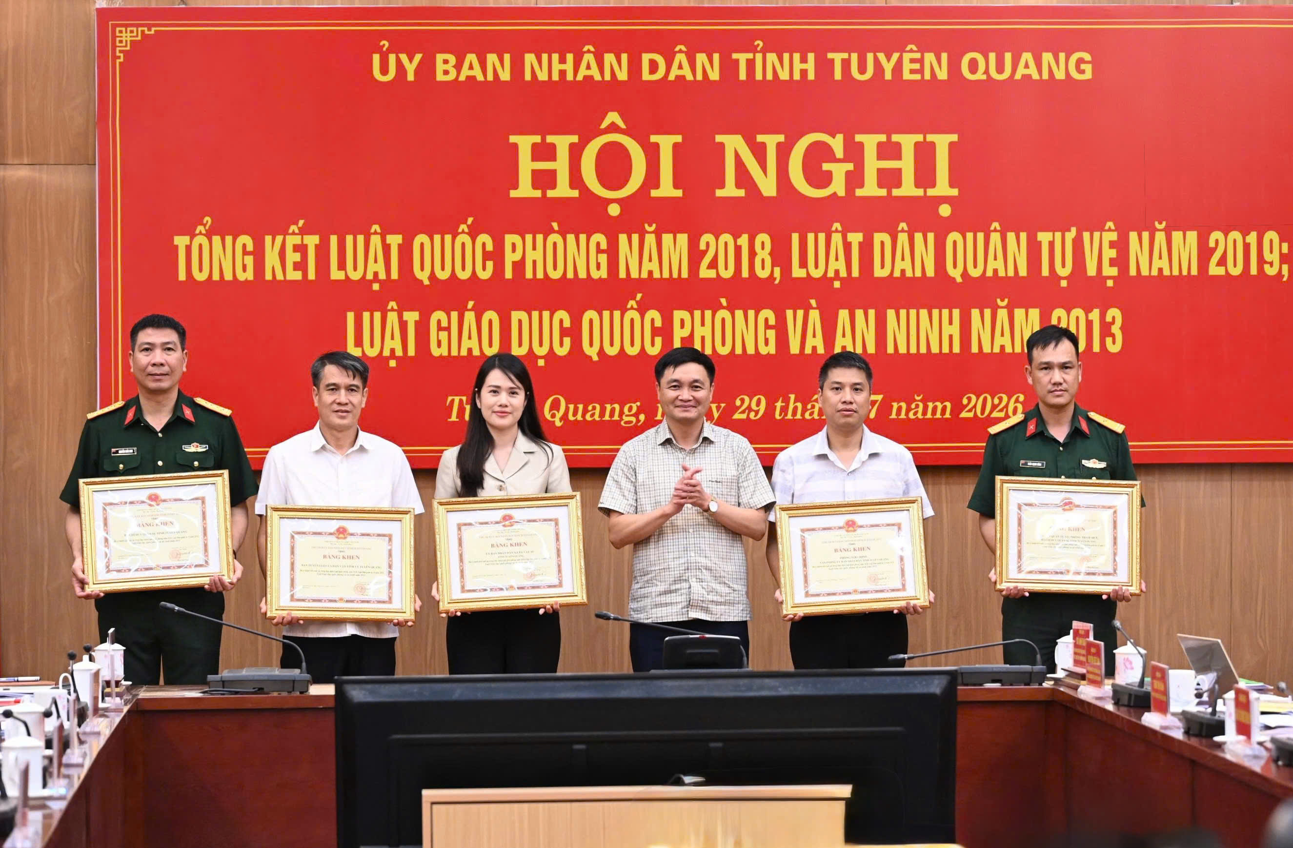 Tiếp tục thực hiện hiệu quả các luật về quân sự, quốc phòng