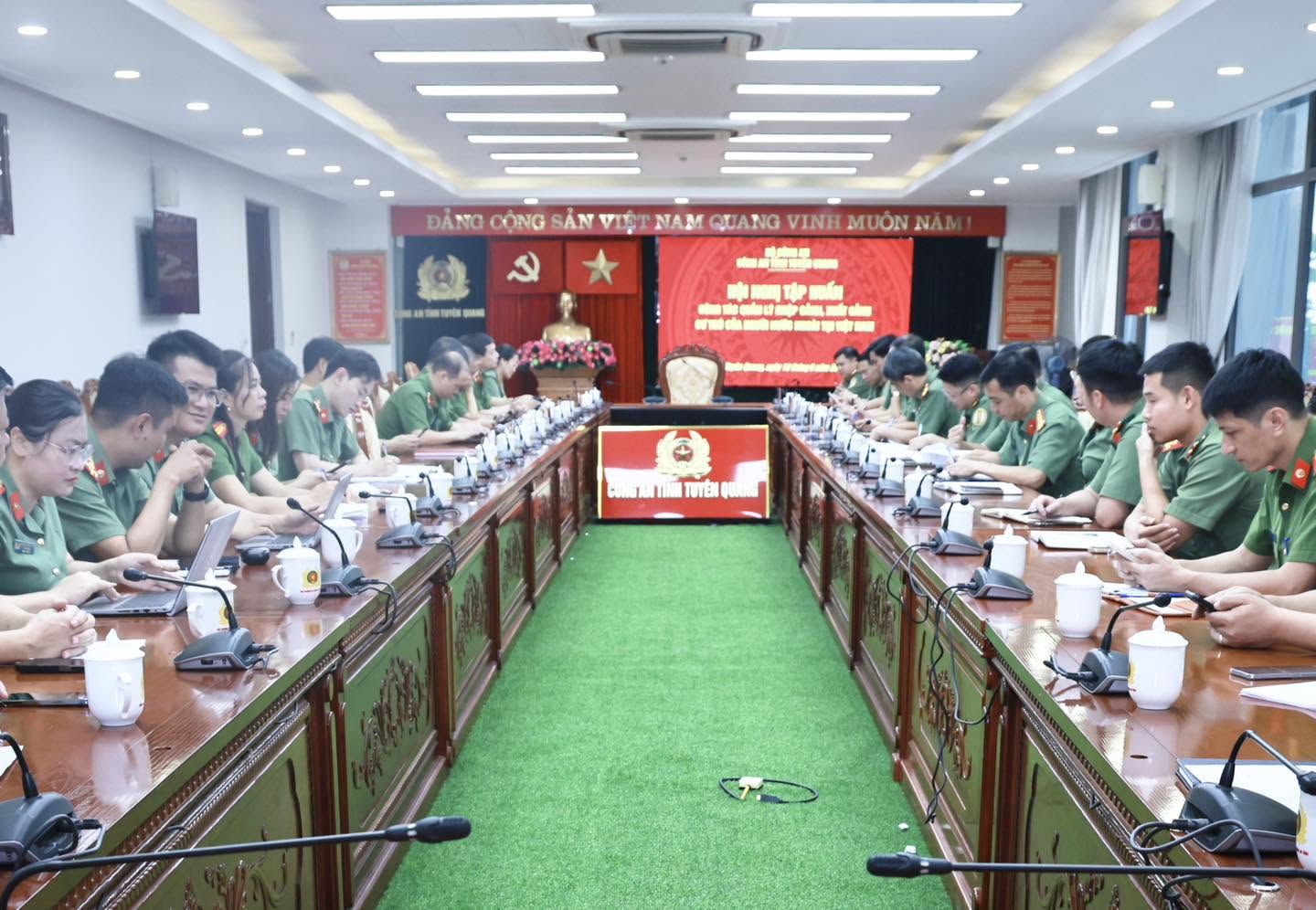 CÔNG AN TỈNH TUYÊN QUANG THAM GIA HỘI NGHỊ TẬP HUẤN CÔNG TÁC QUẢN LÝ NGƯỜI NƯỚC NGOÀI TẠI VIỆT NAM