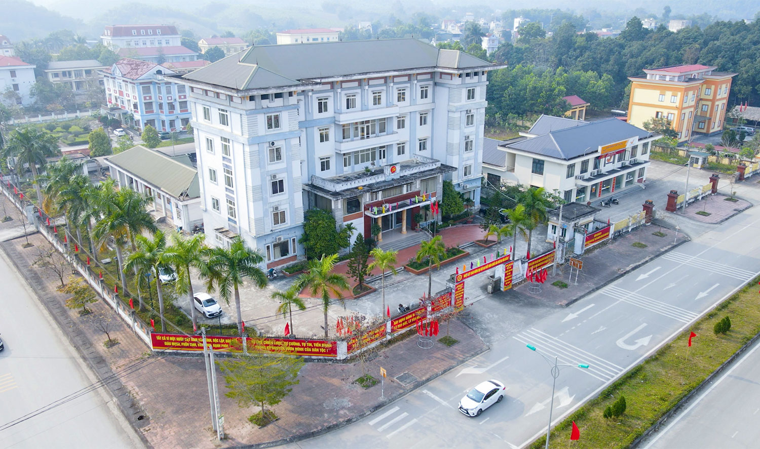 Yên Sơn hăng hái thi đua lao động sản xuất chào mừng đại hội đại biểu toàn quốc lần thứ XIV của Đảng