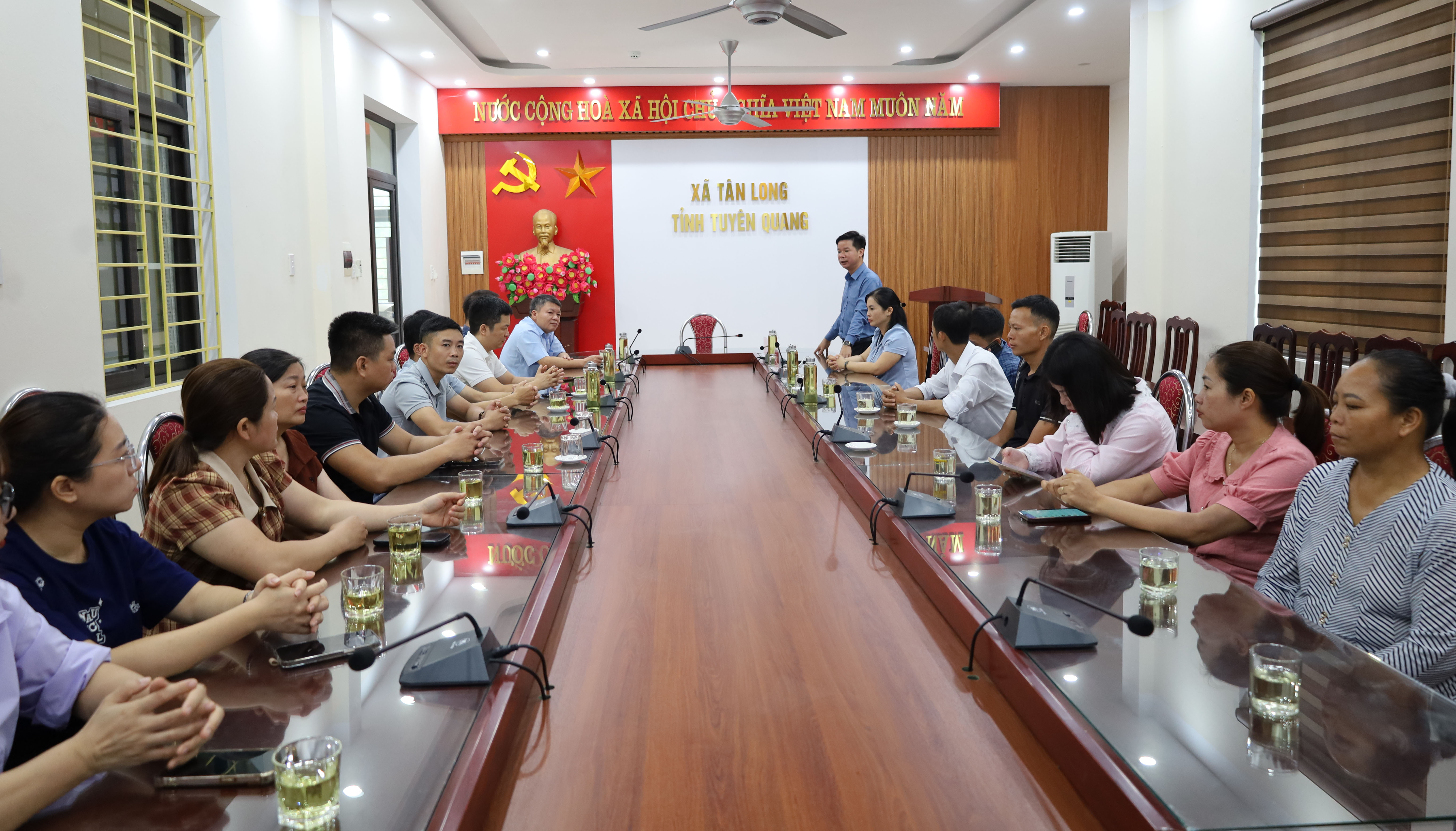 Xã Tân Long làm việc, trao đổi kinh nghiệm phát triển kinh tế cùng đoàn công tác xã Linh Hồ 