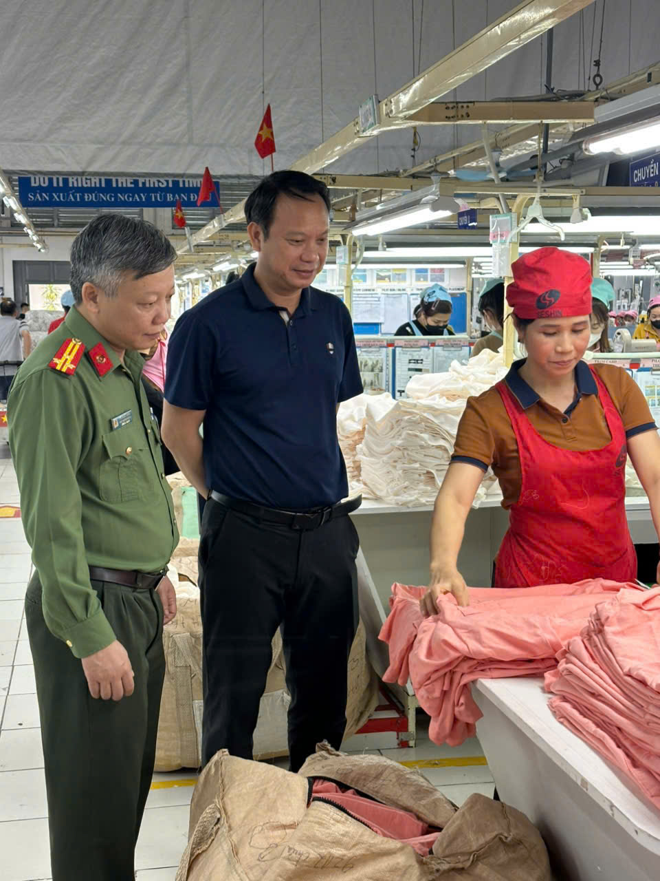 PHÒNG AN NINH KINH TẾ - CHỦ ĐỘNG TRIỂN KHAI ĐỒNG BỘ CÁC MẶT CÔNG TÁC NHẰM BẢO ĐẢM AN NINH, TRẬT TỰ PHỤC VỤ CUỘC BẦU CỬ ĐẠI BIỂU QUỐC HỘI KHÓA XVI VÀ ĐẠI BIỂU HỘI ĐỒNG NHÂN DÂN CÁC CẤP NHIỆM KỲ 2026 - 2031