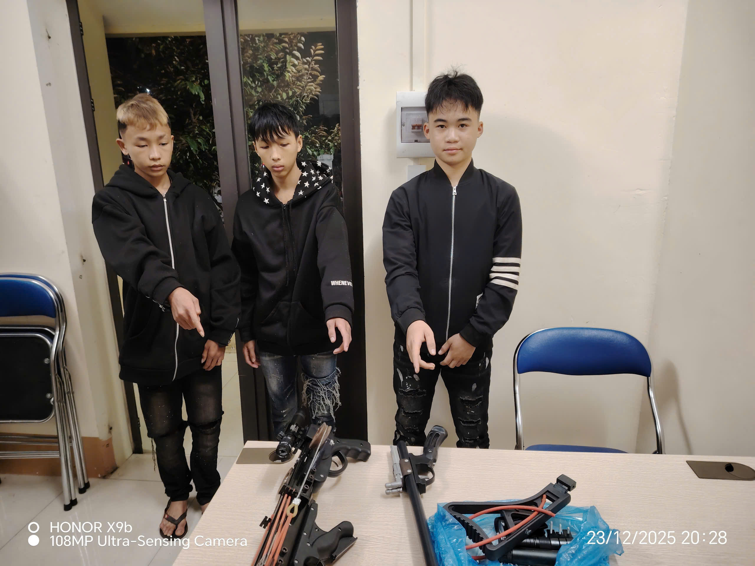 TĂNG CƯỜNG PHÁT HIỆN, XỬ LÝ CÁC ĐỐI TƯỢNG TÀNG TRỮ, SỬ DỤNG TRÁI PHÉP VŨ KHÍ THÔ SƠ