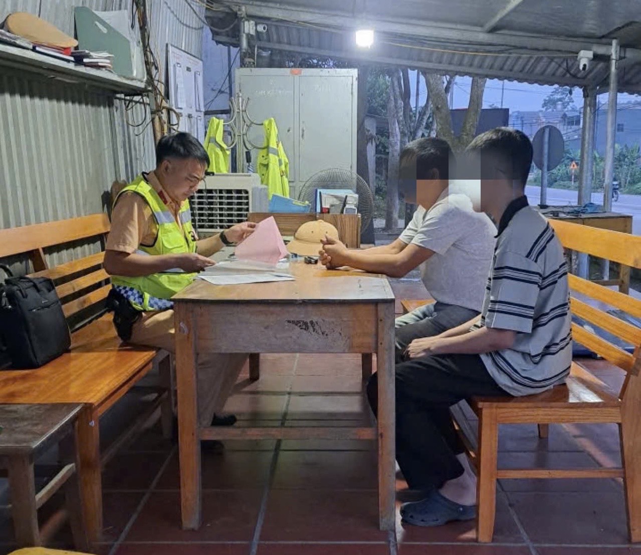 MỨC PHẠT 30 TRIỆU ĐỒNG VÌ HÀNH VI GIAO XE Ô TÔ CHO NAM SINH LỚP 12