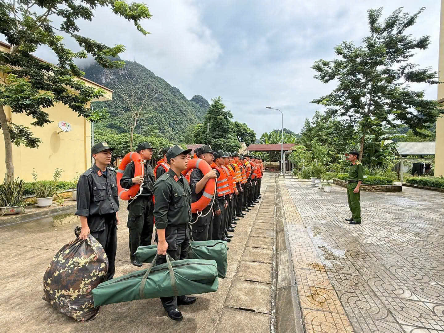 CHỦ ĐỘNG ỨNG PHÓ, SẴN SÀNG CỨU NẠN, CỨU HỘ