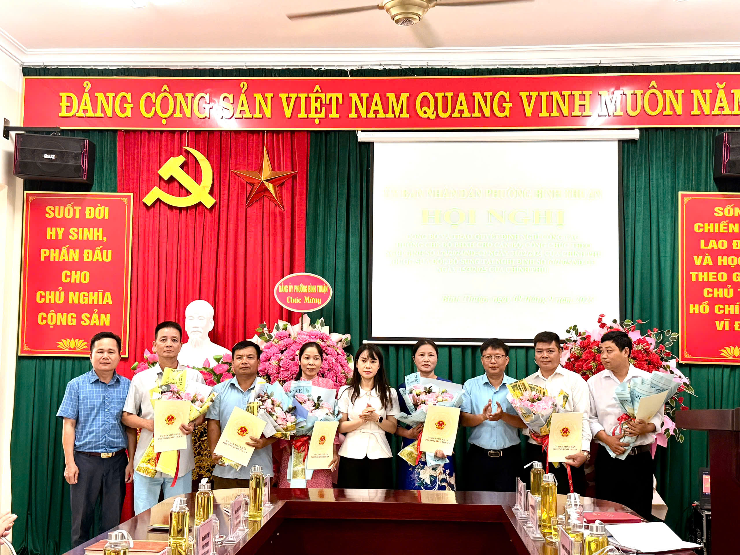 Hội nghị công bố và trao Quyết định nghỉ công tác hưởng chế độ BHXH cho cán bộ, công chức theo Nghị định số 178/2024/NĐ-CP ngày 31/12/2024 của Chính phủ