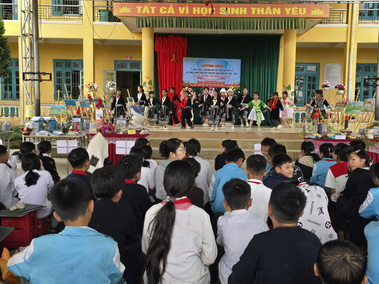 Trường PTDTBT TH&THCS Hồng Thái tổ chức Ngày sách và Văn hóa đọc