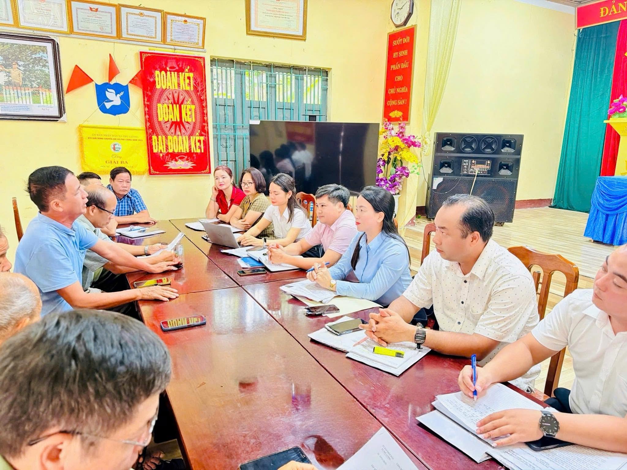 ĐOÀN CÔNG TÁC ỦY BAN MTTQ VIỆT NAM TỈNH LÀM VIỆC TẠI XÃ PHÚ LƯƠNG VỀ CÔNG TÁC SẮP XẾP, SÁP NHẬP THÔN