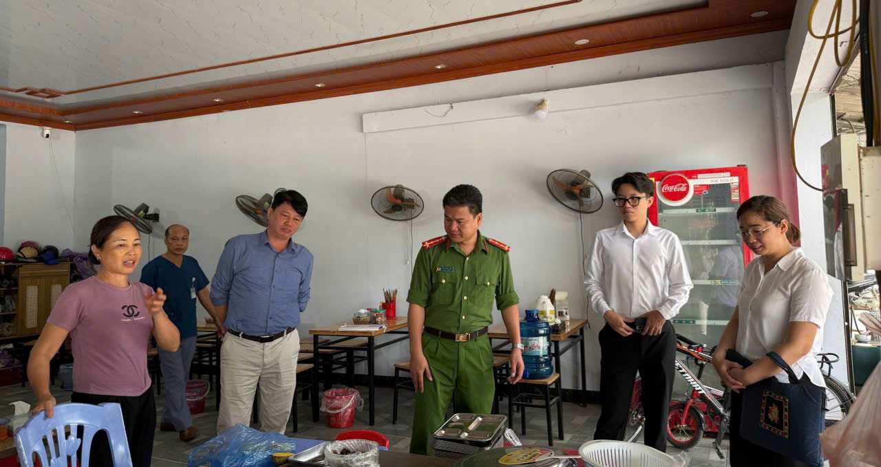 Tân An: Tăng cường kiểm tra an toàn thực phẩm, tiếp sức cho Kỳ thi tốt nghiệp THPT