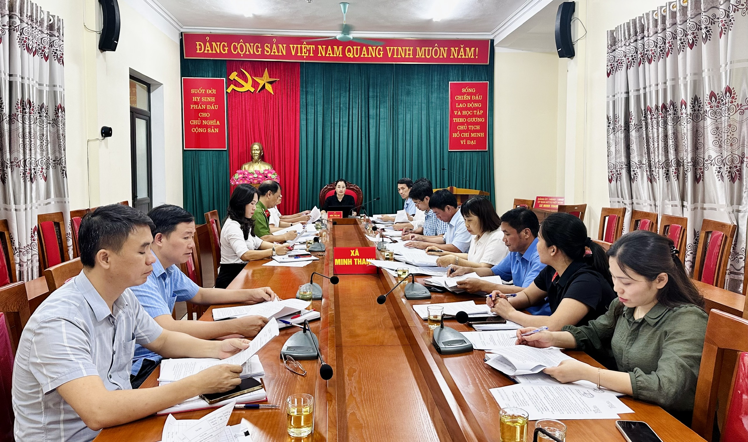 Thường trực Đảng ủy xã Minh Thanh họp cho ý kiến về sắp xếp, tổ chức lại các thôn