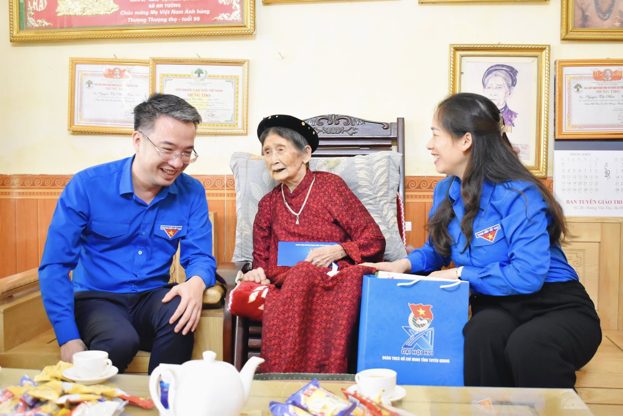 Bí thư Trung ương Đoàn thăm, tri ân Mẹ Việt Nam anh hùng tại Tuyên Quang