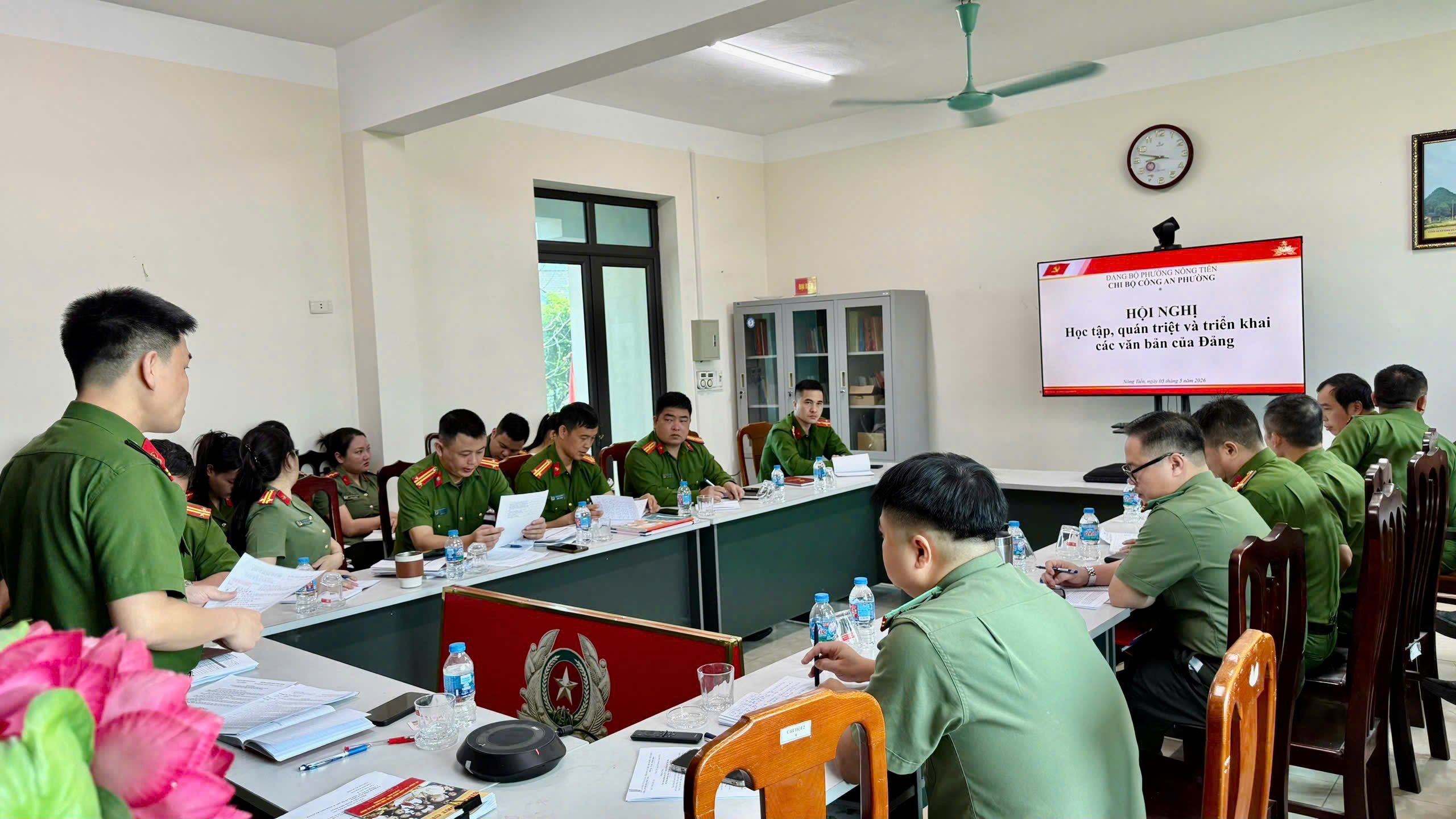 NÂNG CAO CHẤT LƯỢNG SINH HOẠT CHUYÊN ĐỀ TRONG CHI BỘ CÔNG AN PHƯỜNG NÔNG TIẾN