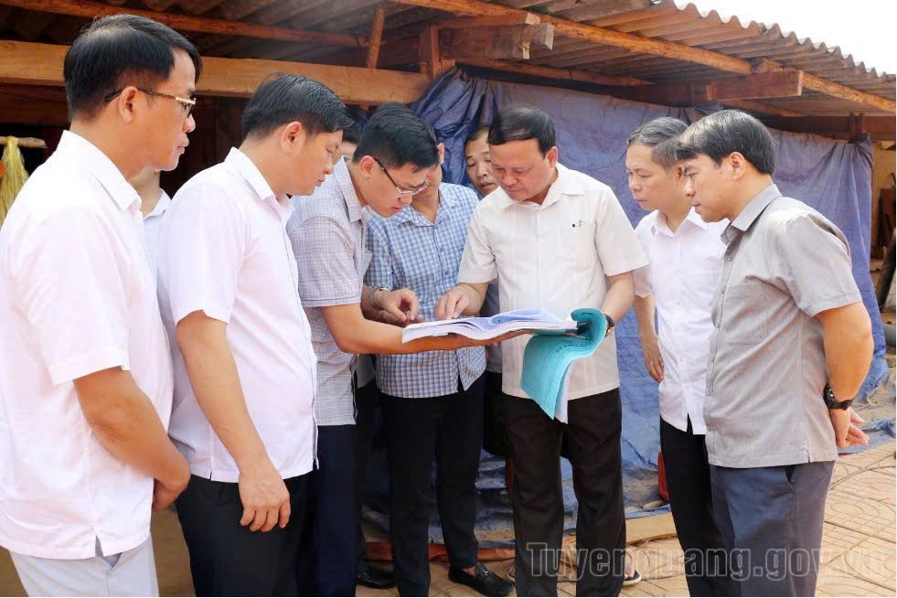 Đoàn công tác số 13 Ban Thường vụ Tỉnh ủy làm việc với Đảng ủy xã Giáp Trung 